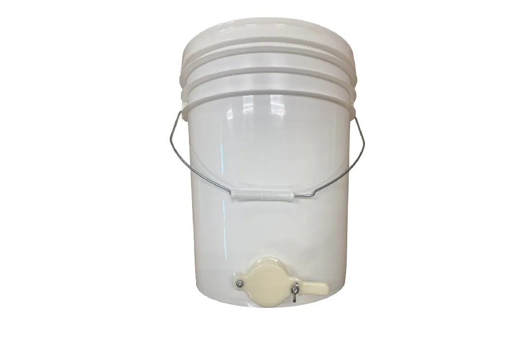 5 Gallon Plastic Bucket with Gate