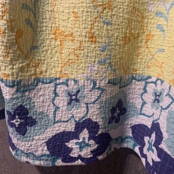 Anthropologie Quilted Floral Robe - size Small