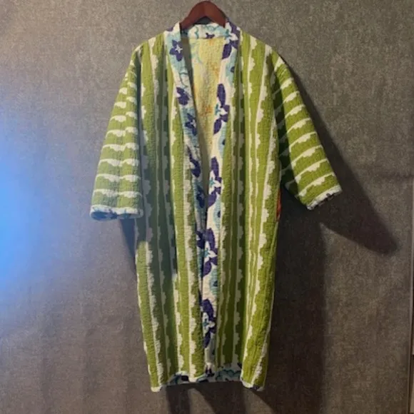 Anthropologie Quilted Floral Robe - size Small