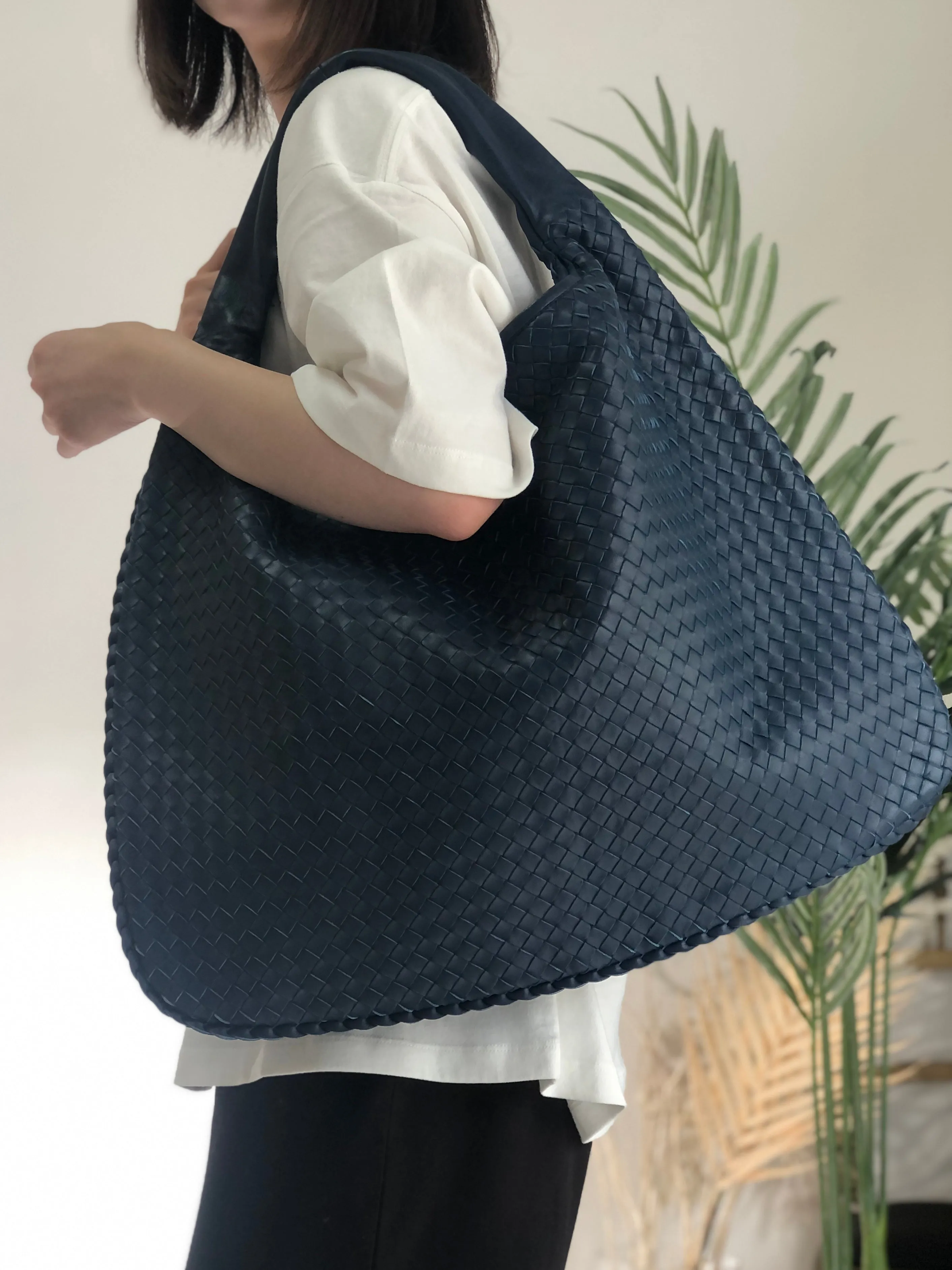 Bottega Veneta Intrecciato Leather Hobo bag Blue Vintage awvey7