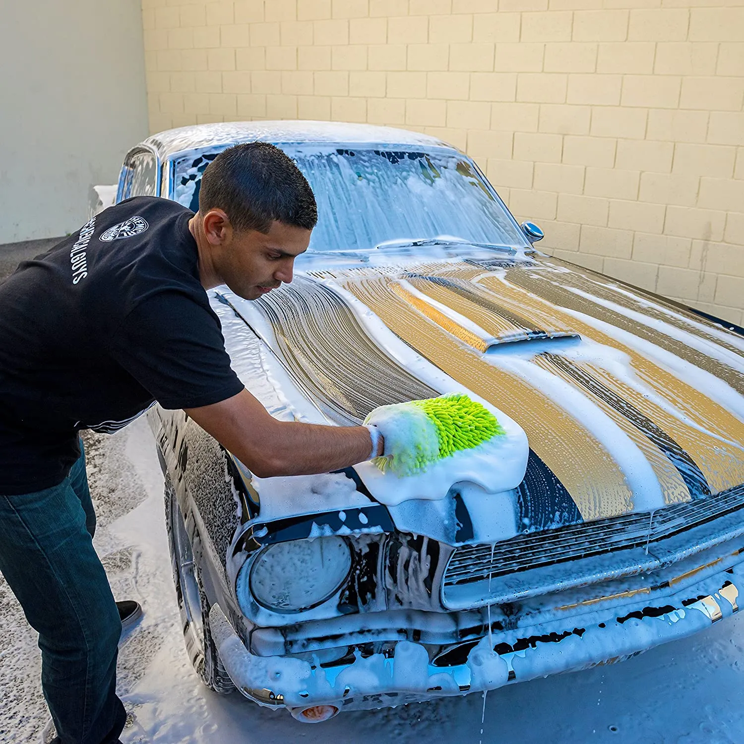 Brand new Chemical Guys HOL126 – 14-Piece Arsenal Builder Wash Kit With TORQ Blaster Foam Gun & Bucket! Retails $100 