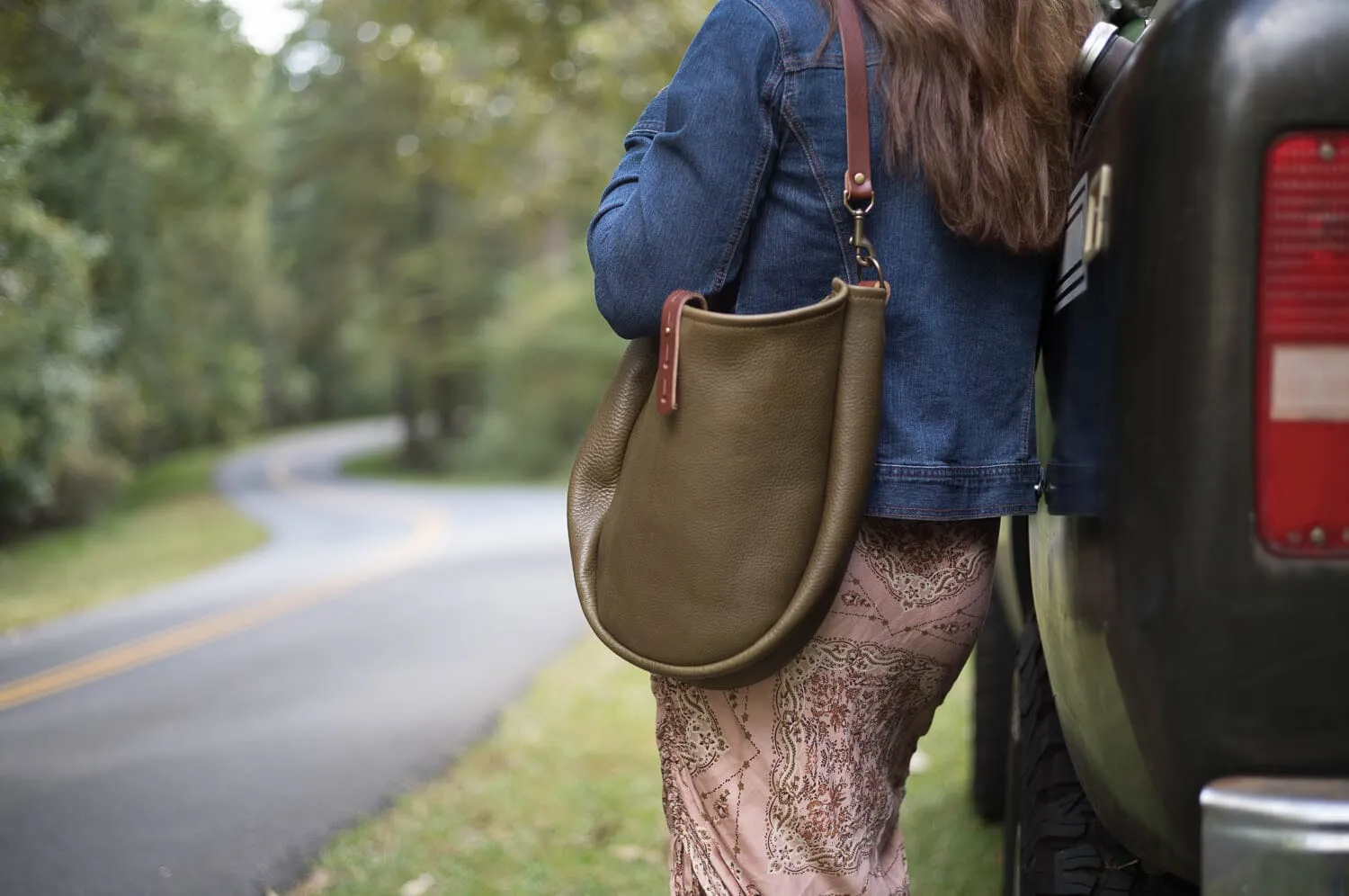 CELESTE LEATHER HOBO BAG - MEDIUM - OLIVE