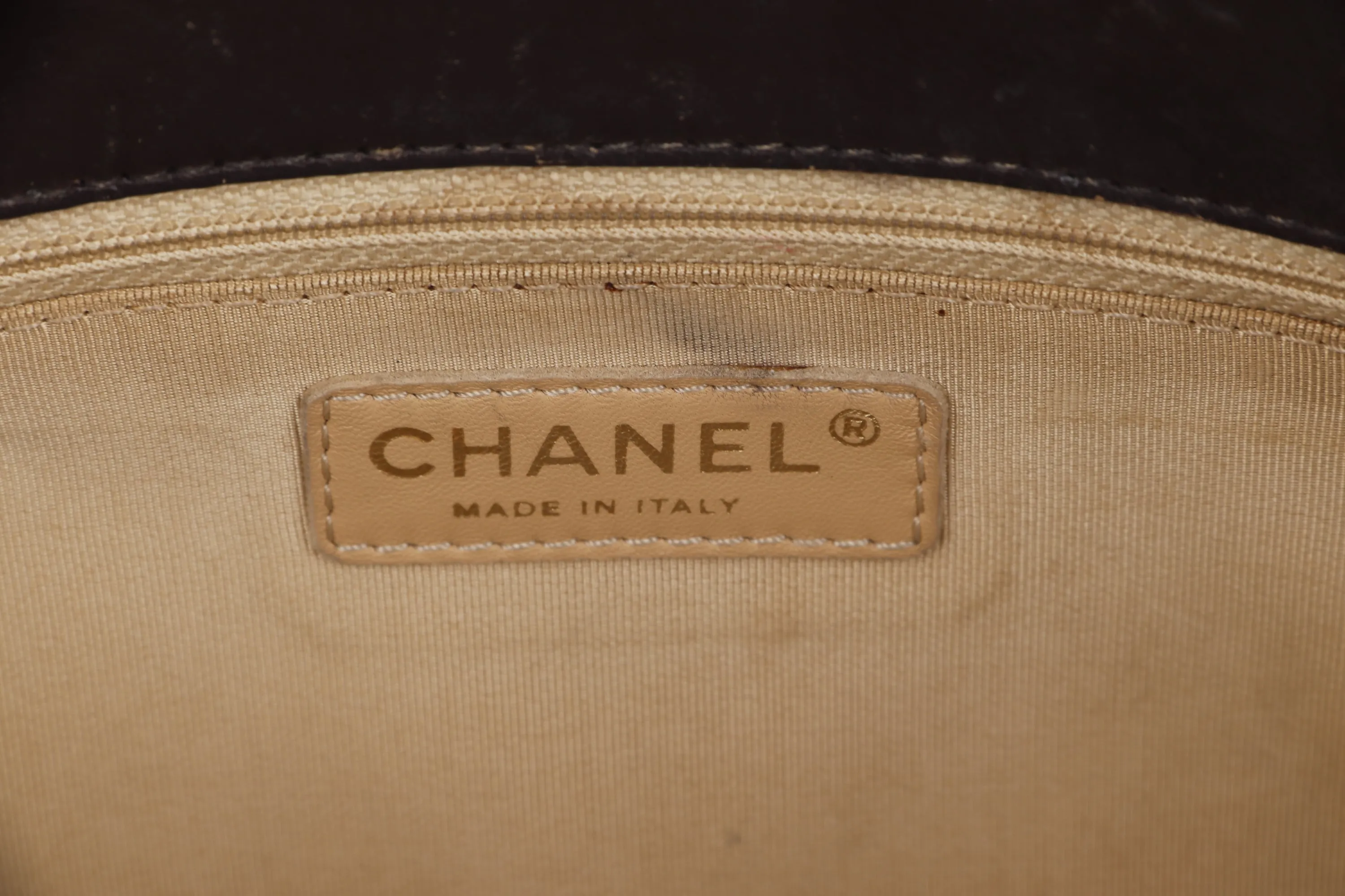 CHANEL QUILTED MATELASSE LAMBSKIN CC LOGO SHOULDER BAG (1739xxxx) GOLD HARDWARE, NO CARD & DUST COVER