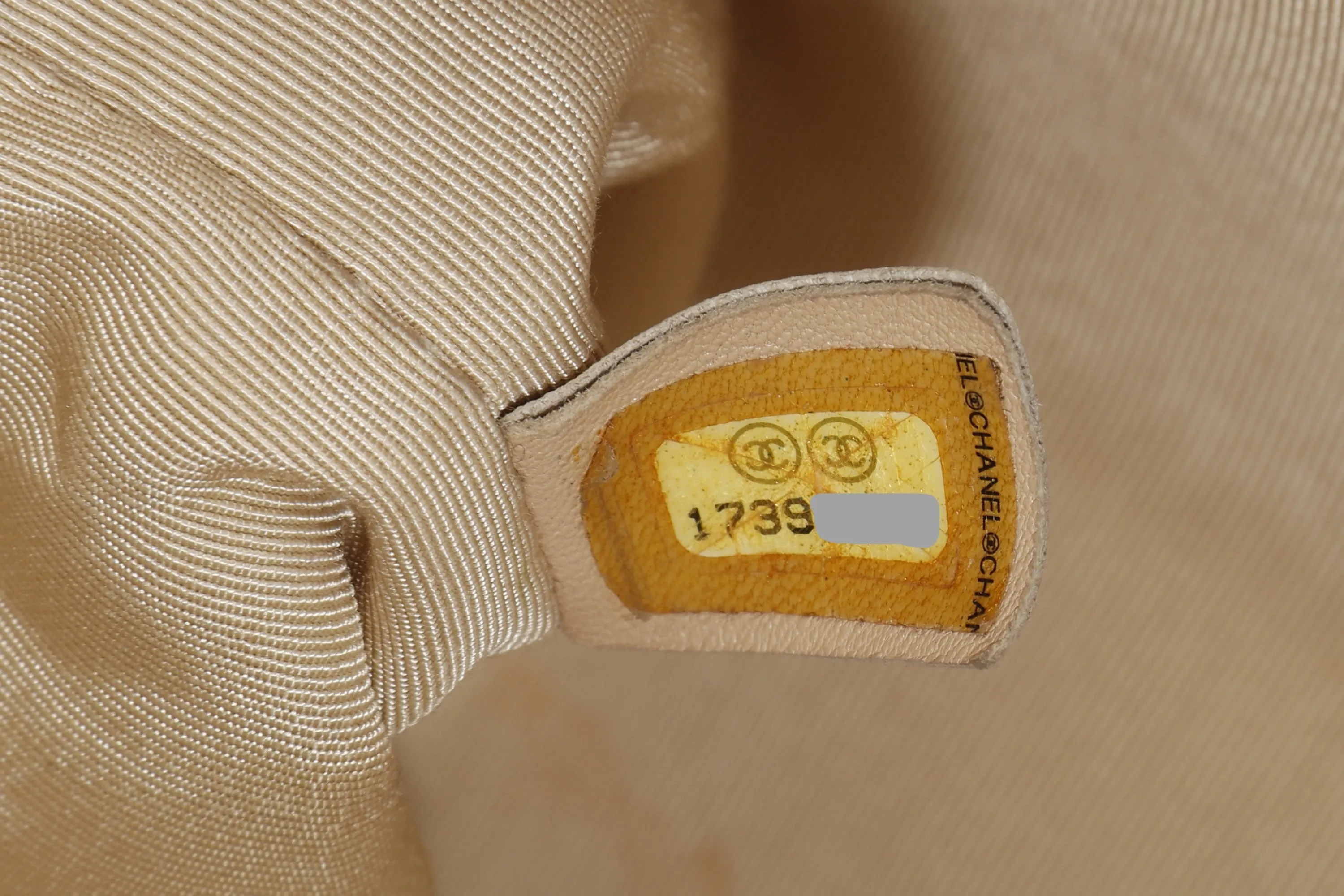 CHANEL QUILTED MATELASSE LAMBSKIN CC LOGO SHOULDER BAG (1739xxxx) GOLD HARDWARE, NO CARD & DUST COVER
