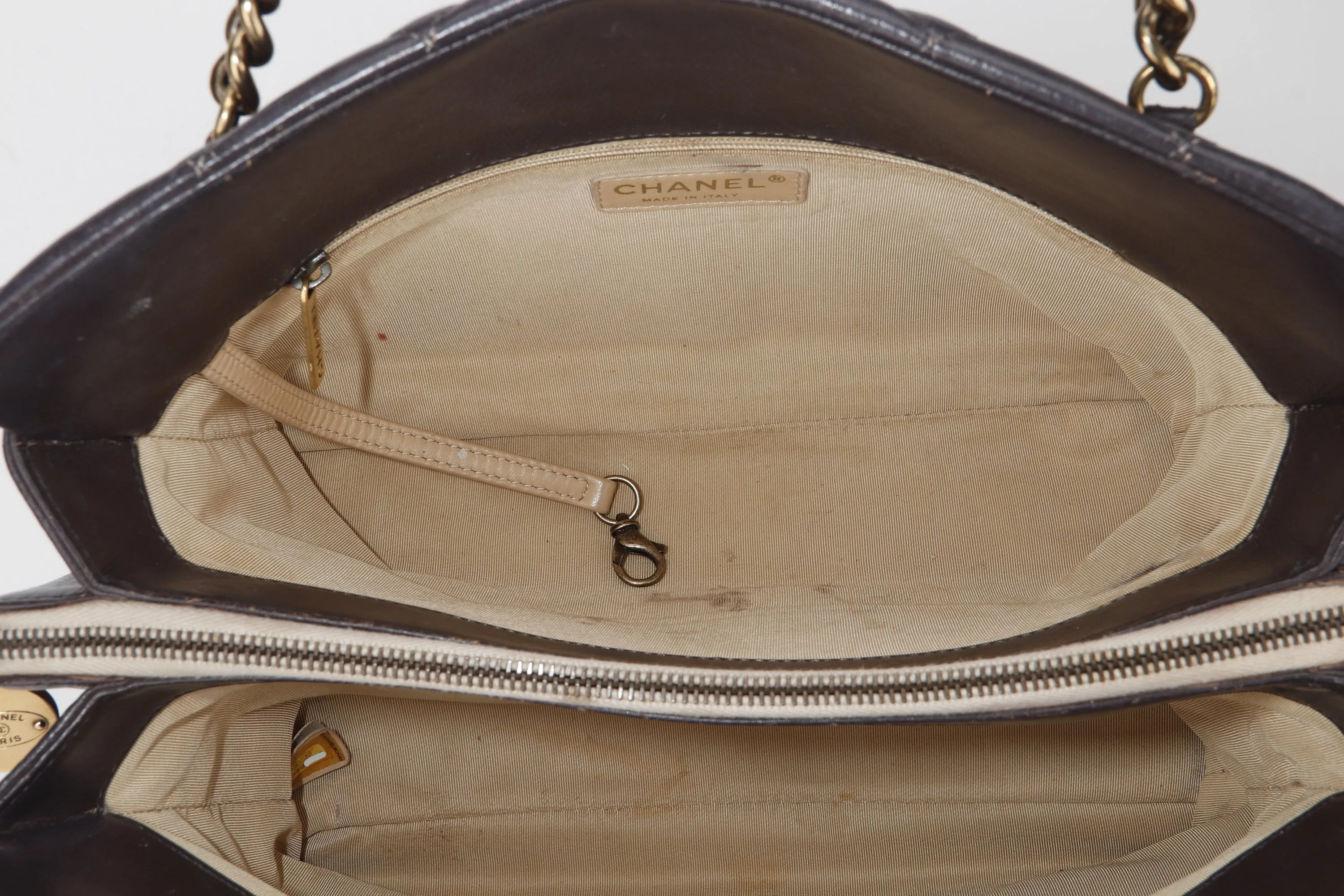 CHANEL QUILTED MATELASSE LAMBSKIN CC LOGO SHOULDER BAG (1739xxxx) GOLD HARDWARE, NO CARD & DUST COVER