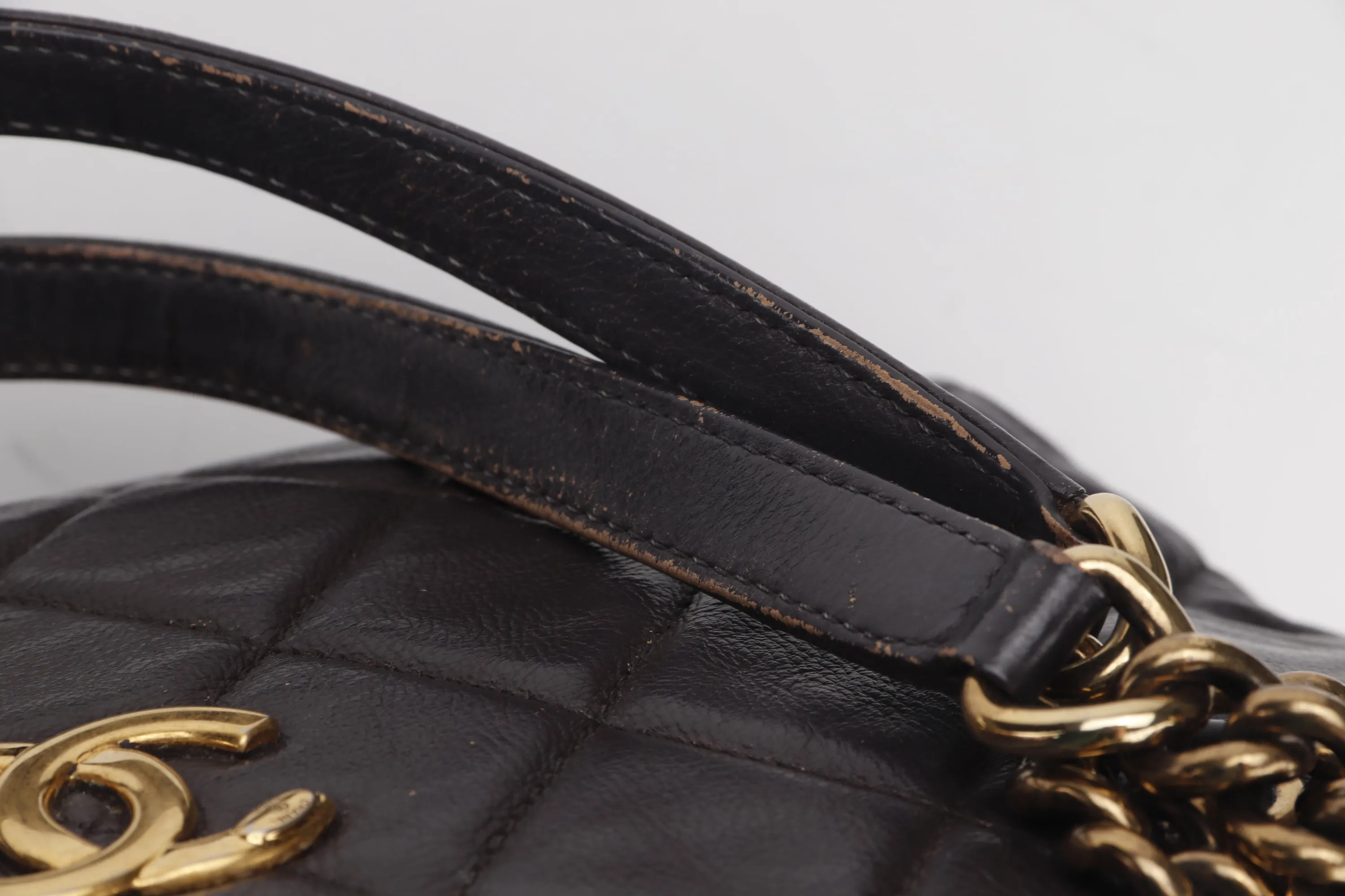 CHANEL QUILTED MATELASSE LAMBSKIN CC LOGO SHOULDER BAG (1739xxxx) GOLD HARDWARE, NO CARD & DUST COVER