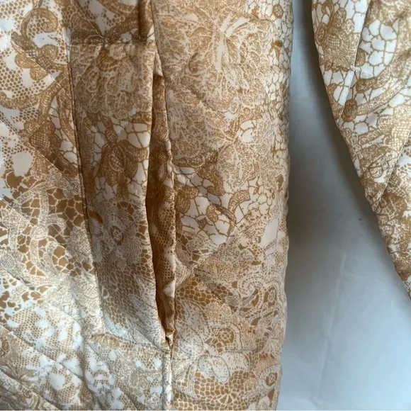 Chicos Lace Print Lightweight Quilted Jacket Womens Size XL Tan Button Down‎ NWT