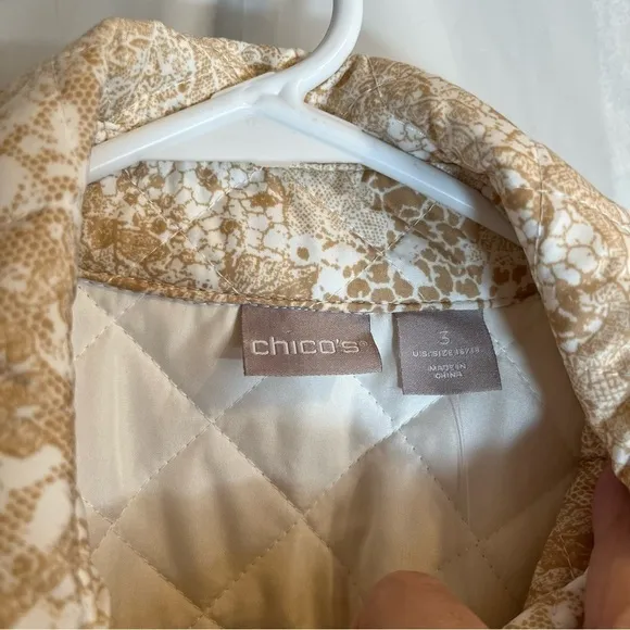 Chicos Lace Print Lightweight Quilted Jacket Womens Size XL Tan Button Down‎ NWT