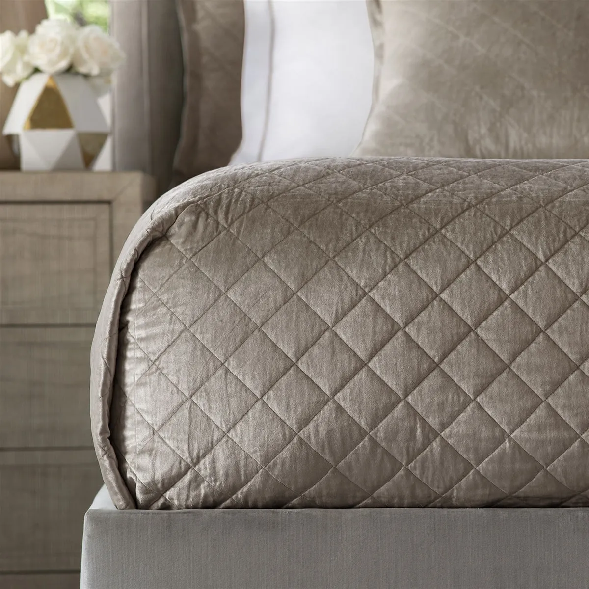 Chloe Queen Coverlet / Fawn Velvet 96X98