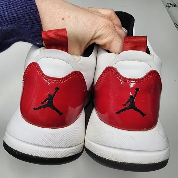 Jordan Maxin 200 White Gym Red 5.5 Youth Women's 7