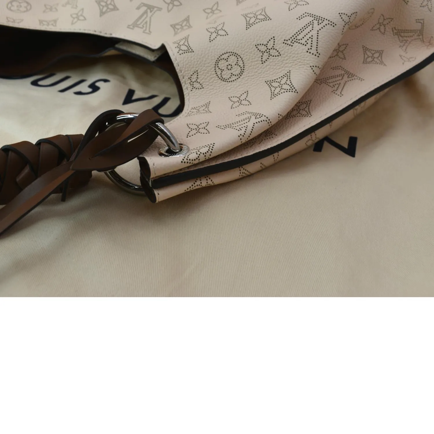 LOUIS VUITTON Carmel Mahina Leather Hobo Bag Creme