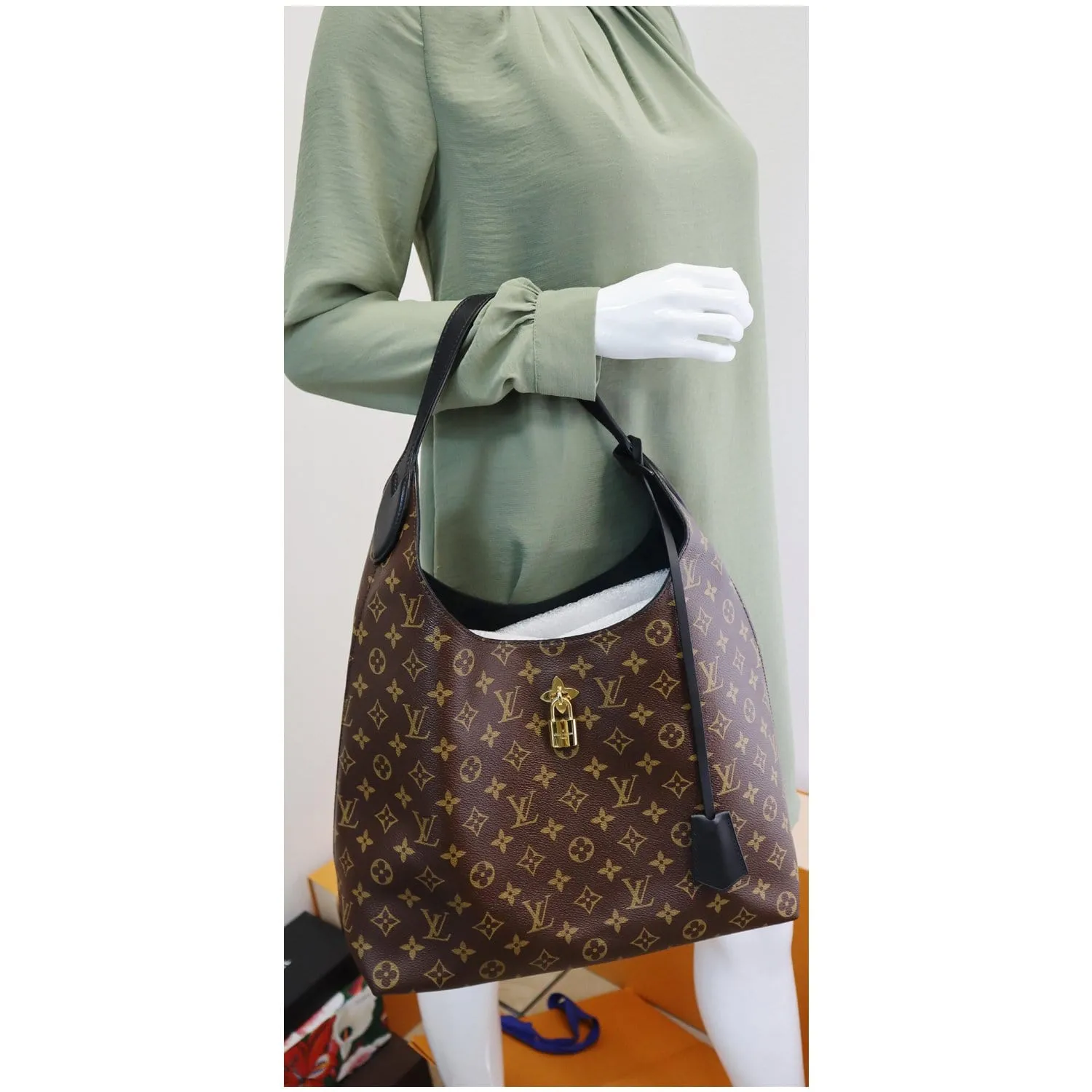 LOUIS VUITTON Flower Hobo Monogram Canvas Shoulder Hobo Bag Brown
