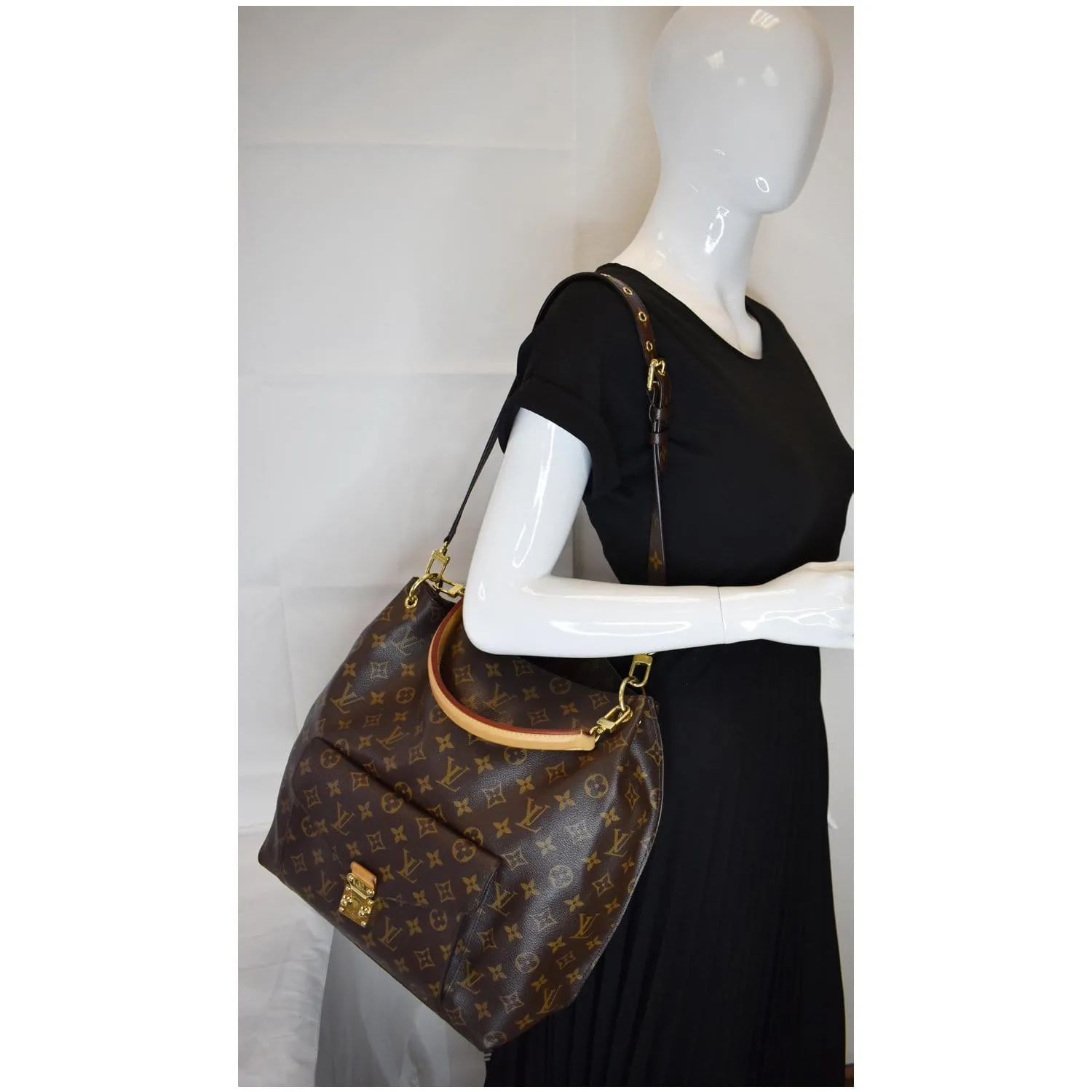 LOUIS VUITTON Metis Hobo Monogram Canvas Shoulder Bag Brown