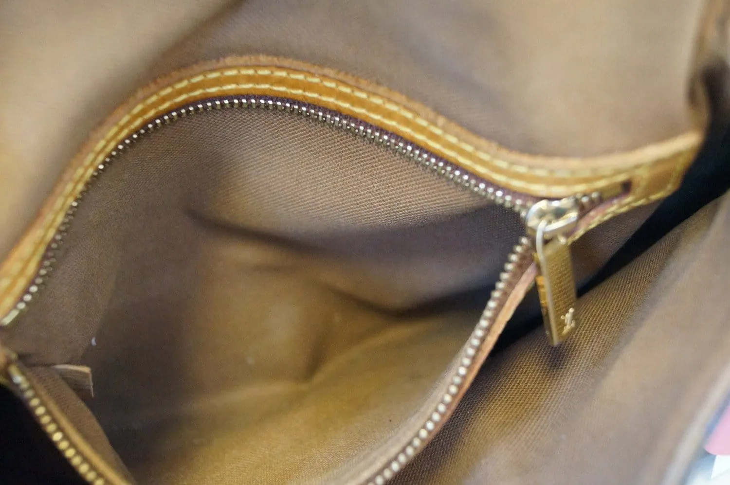 LOUIS VUITTON Monogram Canvas Looping Brown Satchel Handbag