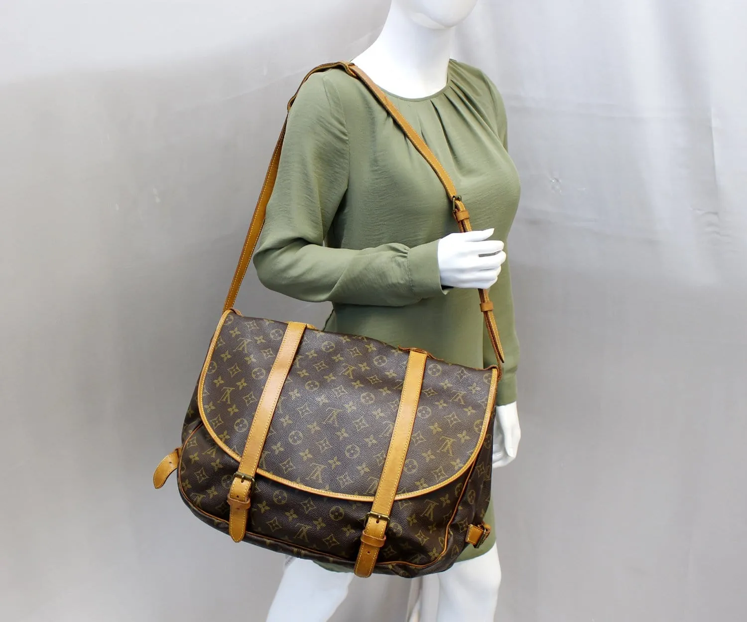 LOUIS VUITTON Shoulder Bag Used Monogram Saumur 43