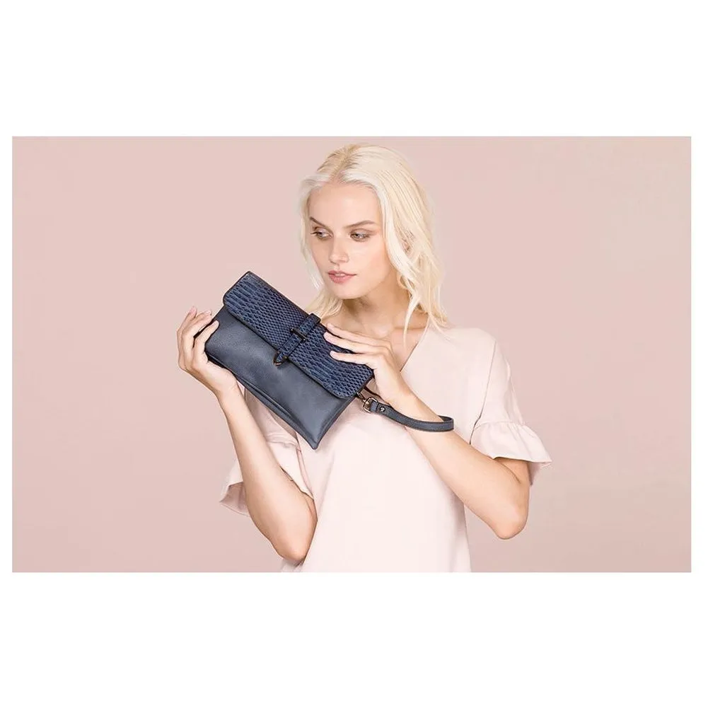 <bold>Messenger / Crossbody Bag <br>Vegan-Leather