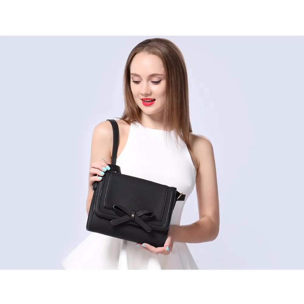 <bold>Messenger  / Shoulder Bag  <br>Vegan-Leather