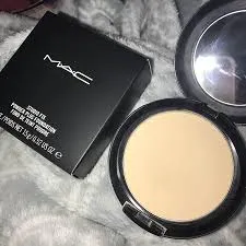 Mac Studio Fix Power Plus Foundation Powder - NW20