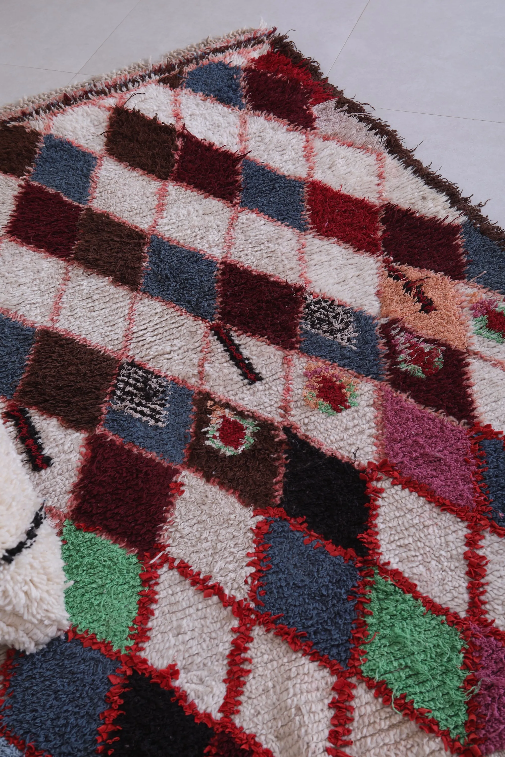 Moroccan Rug – Vibrant Diamond Pattern 3.8 x 5.8 FT