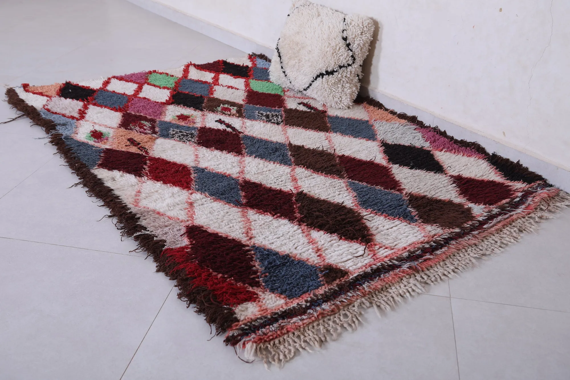 Moroccan Rug – Vibrant Diamond Pattern 3.8 x 5.8 FT