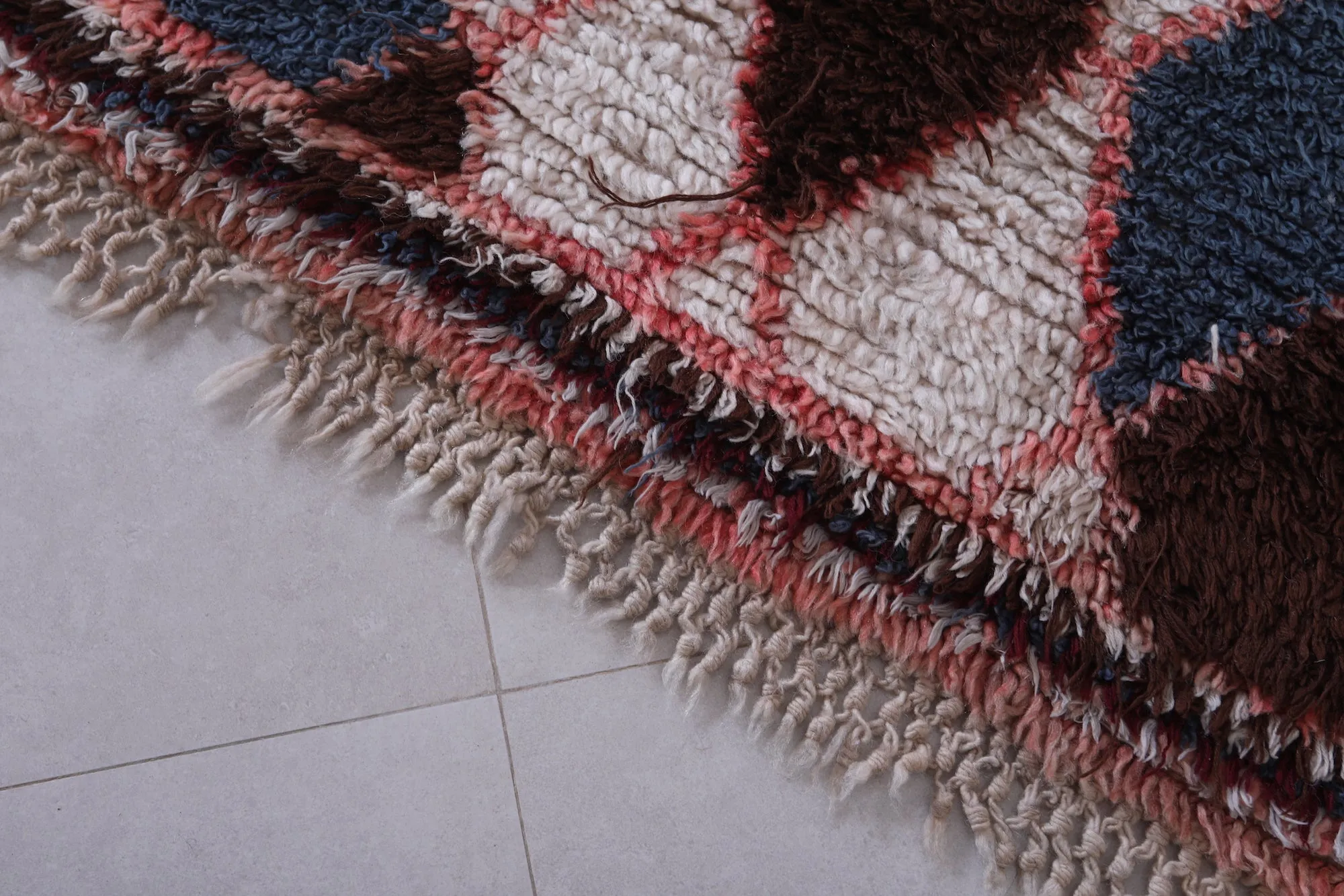 Moroccan Rug – Vibrant Diamond Pattern 3.8 x 5.8 FT