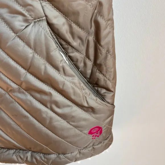 Mountain hardware Switch Flip Reversible Sherpa Vest Womens Tan/white size med