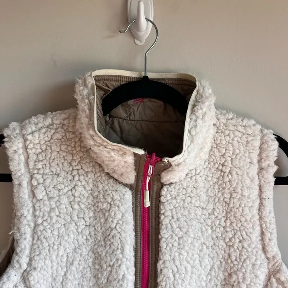 Mountain hardware Switch Flip Reversible Sherpa Vest Womens Tan/white size med