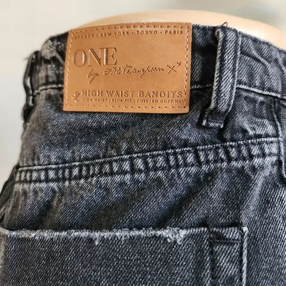 One Teaspoon High Rise Short Size 26 Black Gray Color Denim Women