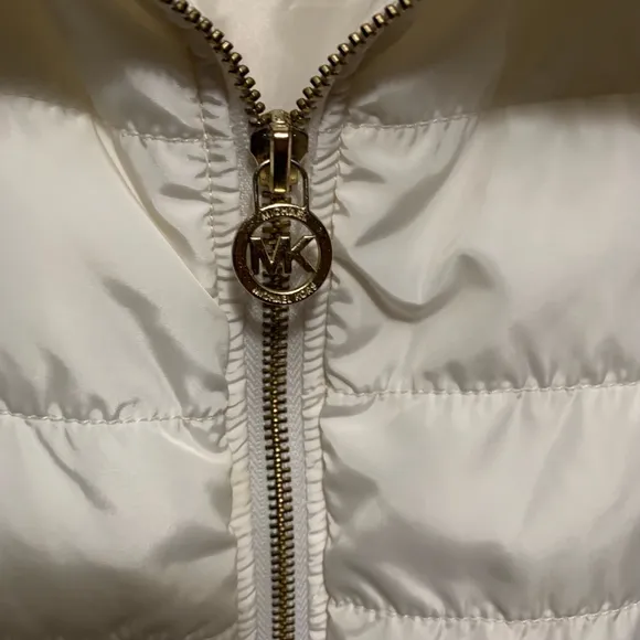 PD-Women's Michael Kors puffer Vest 1X White plus size