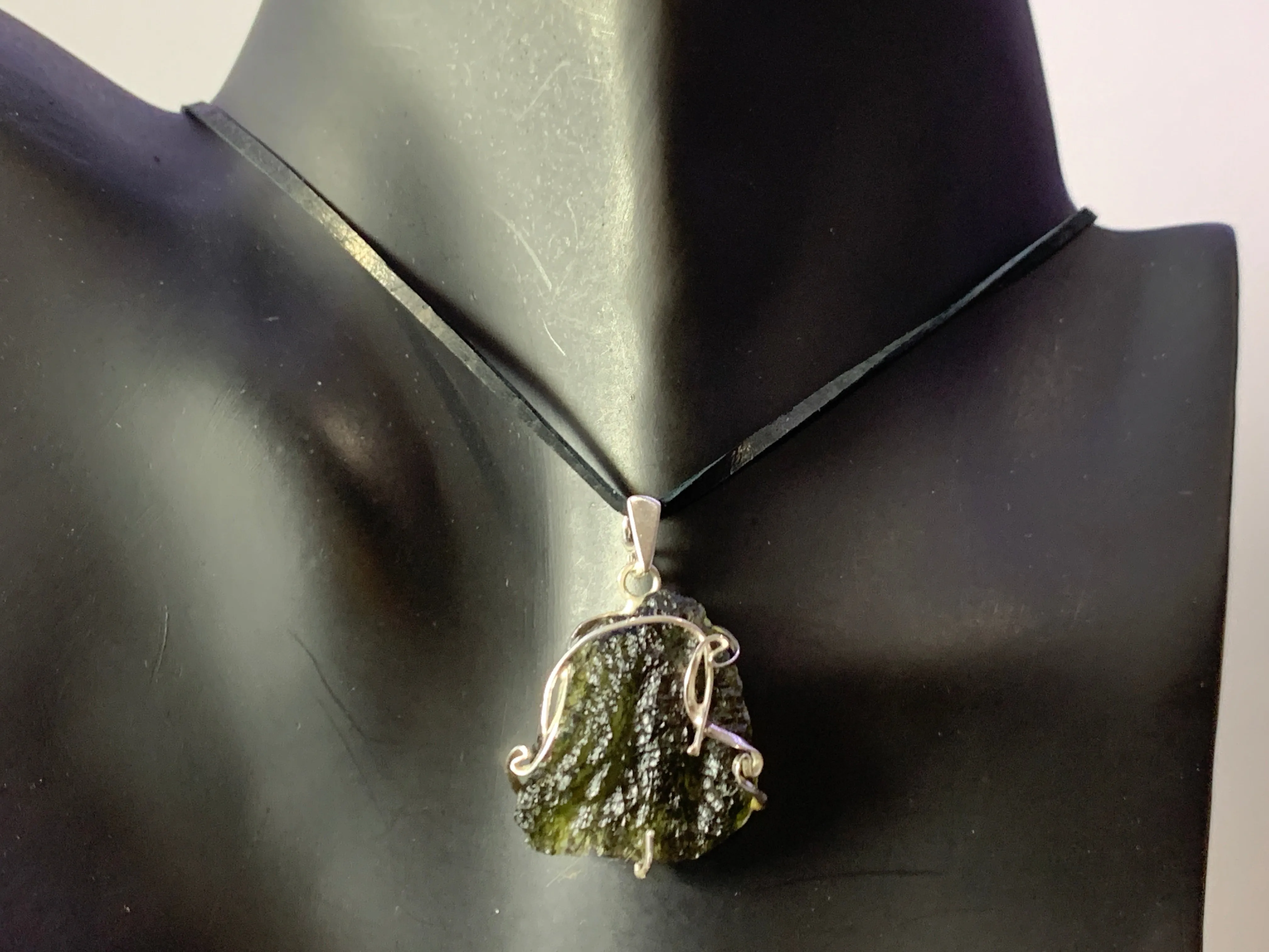 Pendant Raw Moldavite In Silver 6.3g