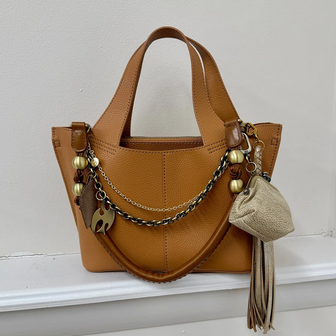 Run Frame Pouch In Metallic Leather - Gold Leaf