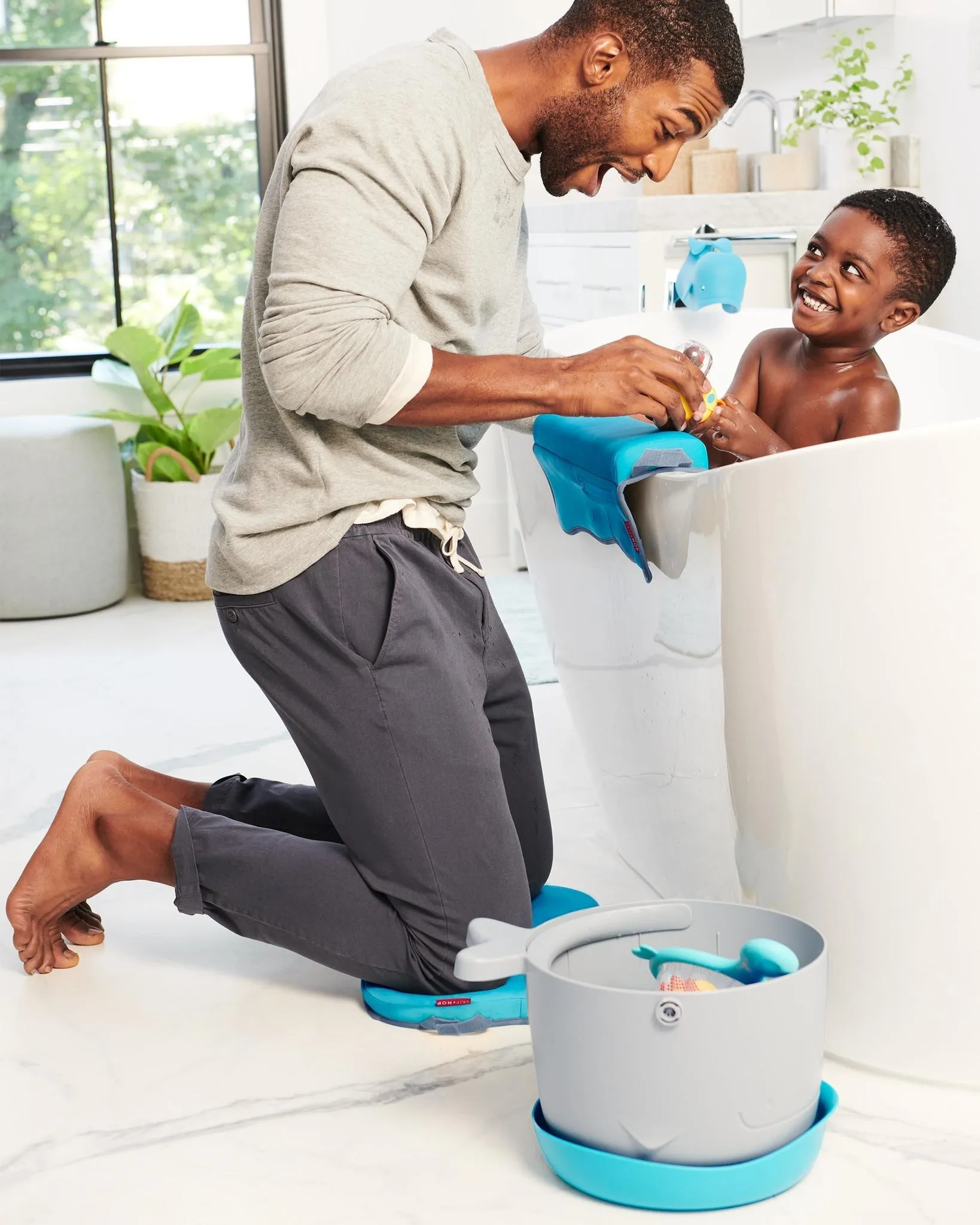 Skip Hop Moby Stowaway Bath Toy Bucket