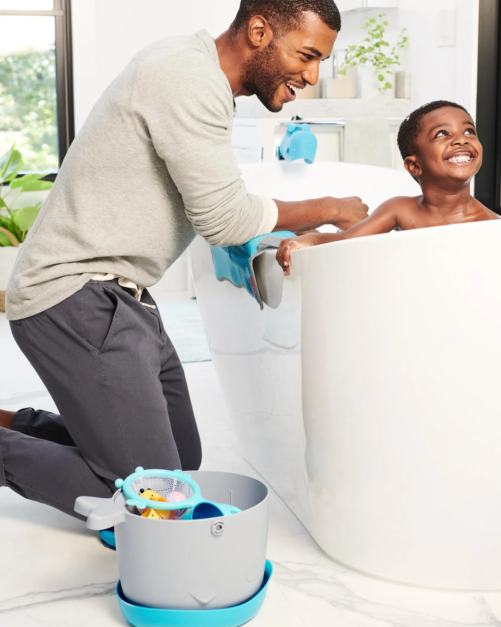 Skip Hop Moby Stowaway Bath Toy Bucket