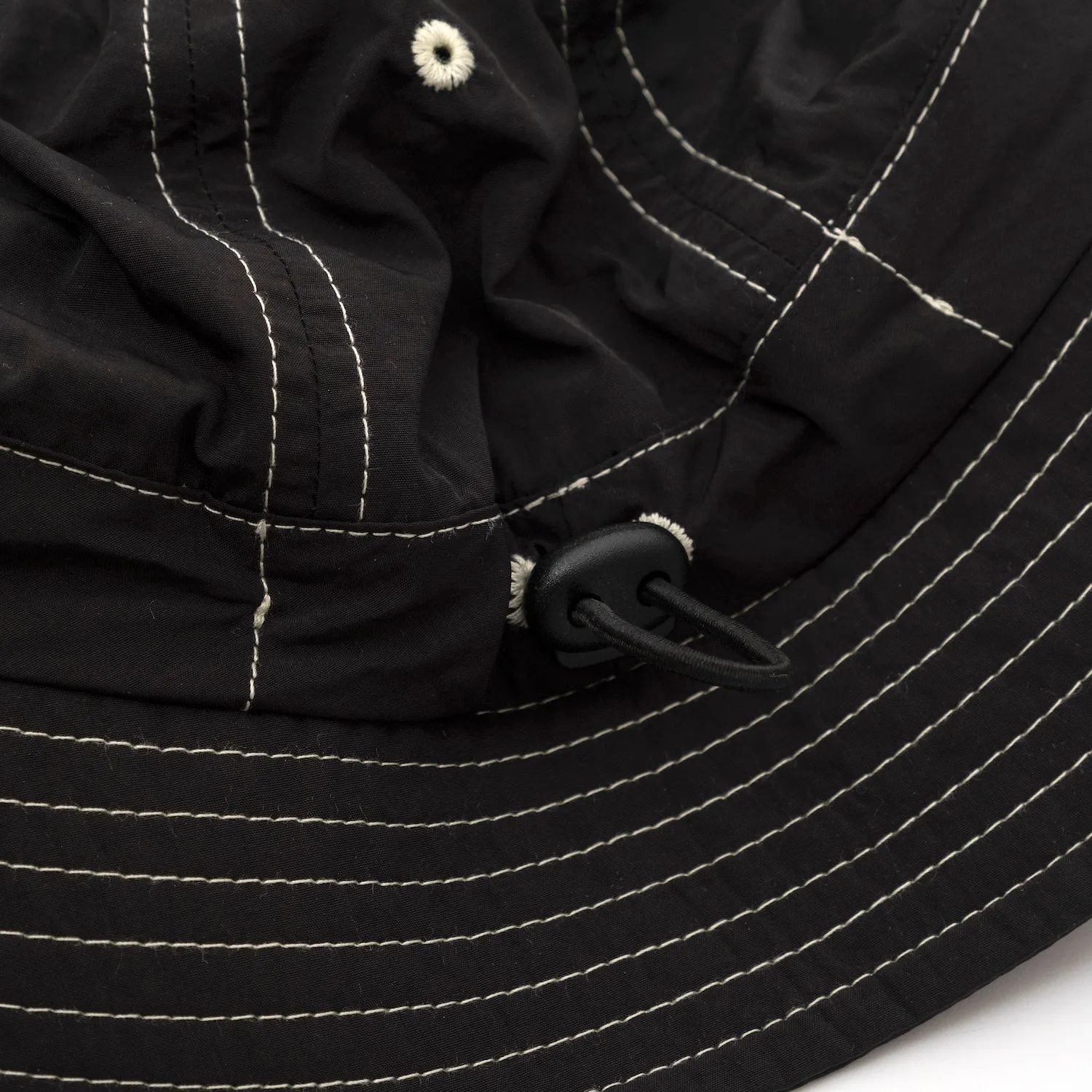STITCH BUCKET HAT BLACK
