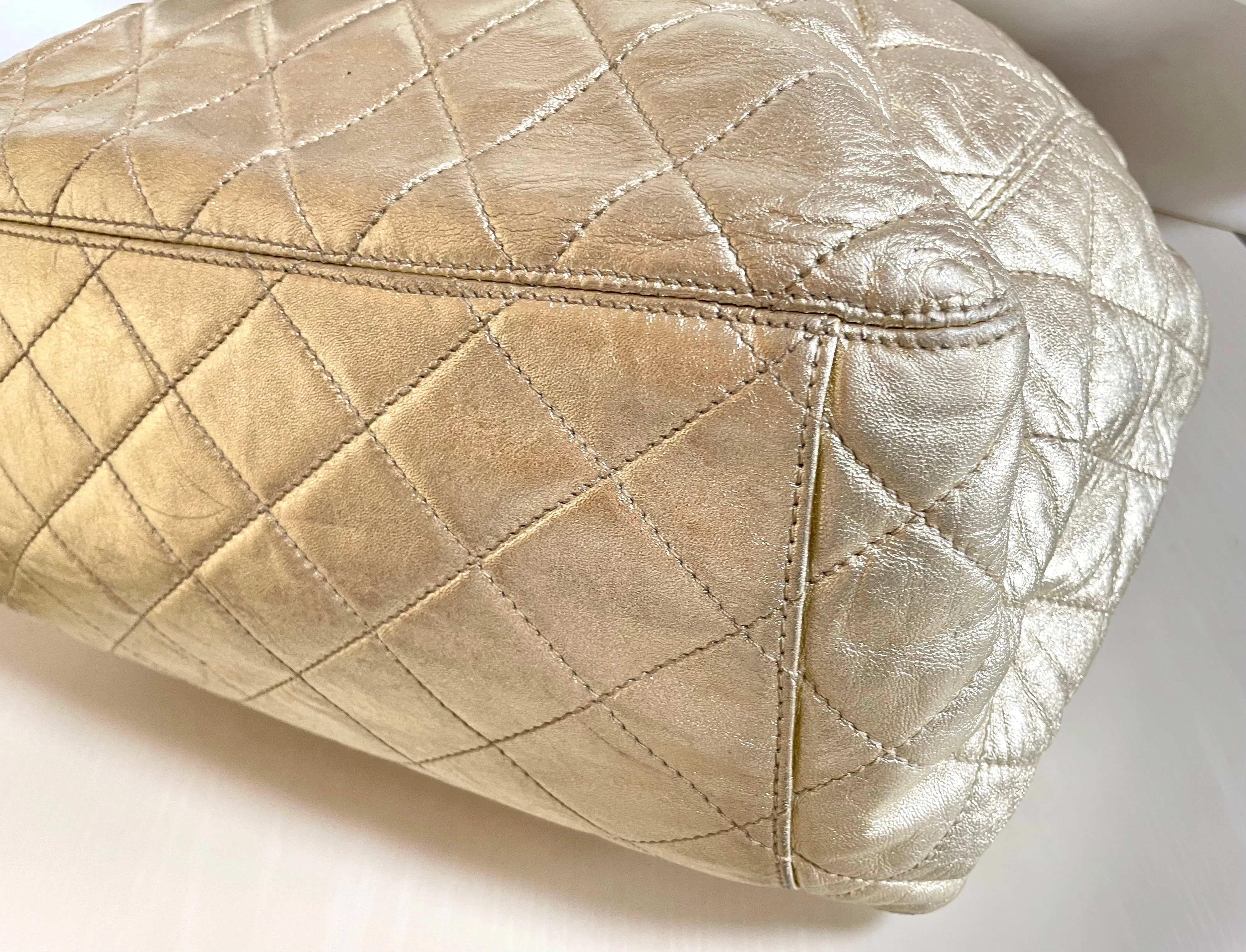 Vintage CHANEL campaign gold lamb leather hobo bucket bag with marble hoop handles and turn lock CC. 0412081