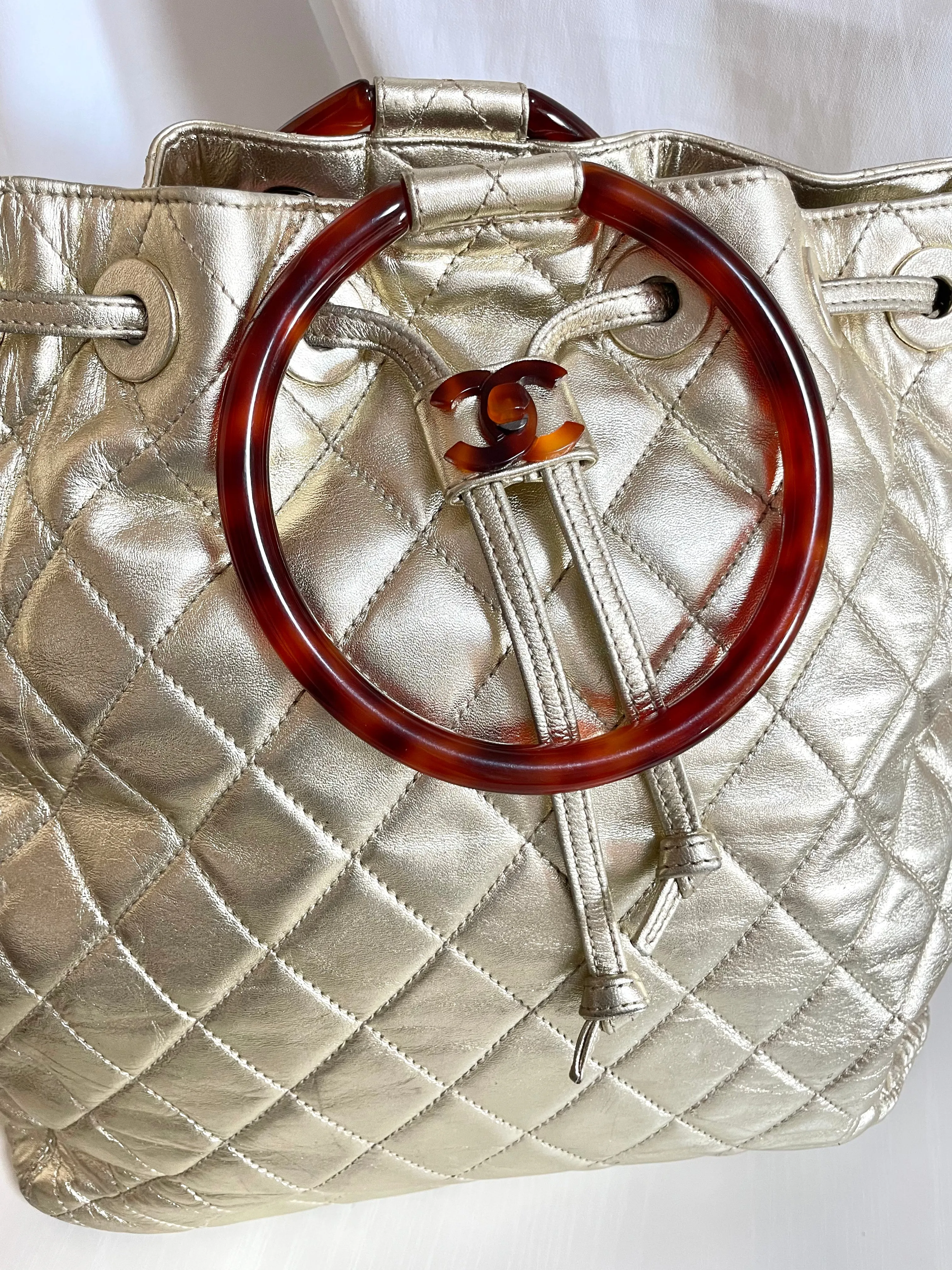 Vintage CHANEL campaign gold lamb leather hobo bucket bag with marble hoop handles and turn lock CC. 0412081