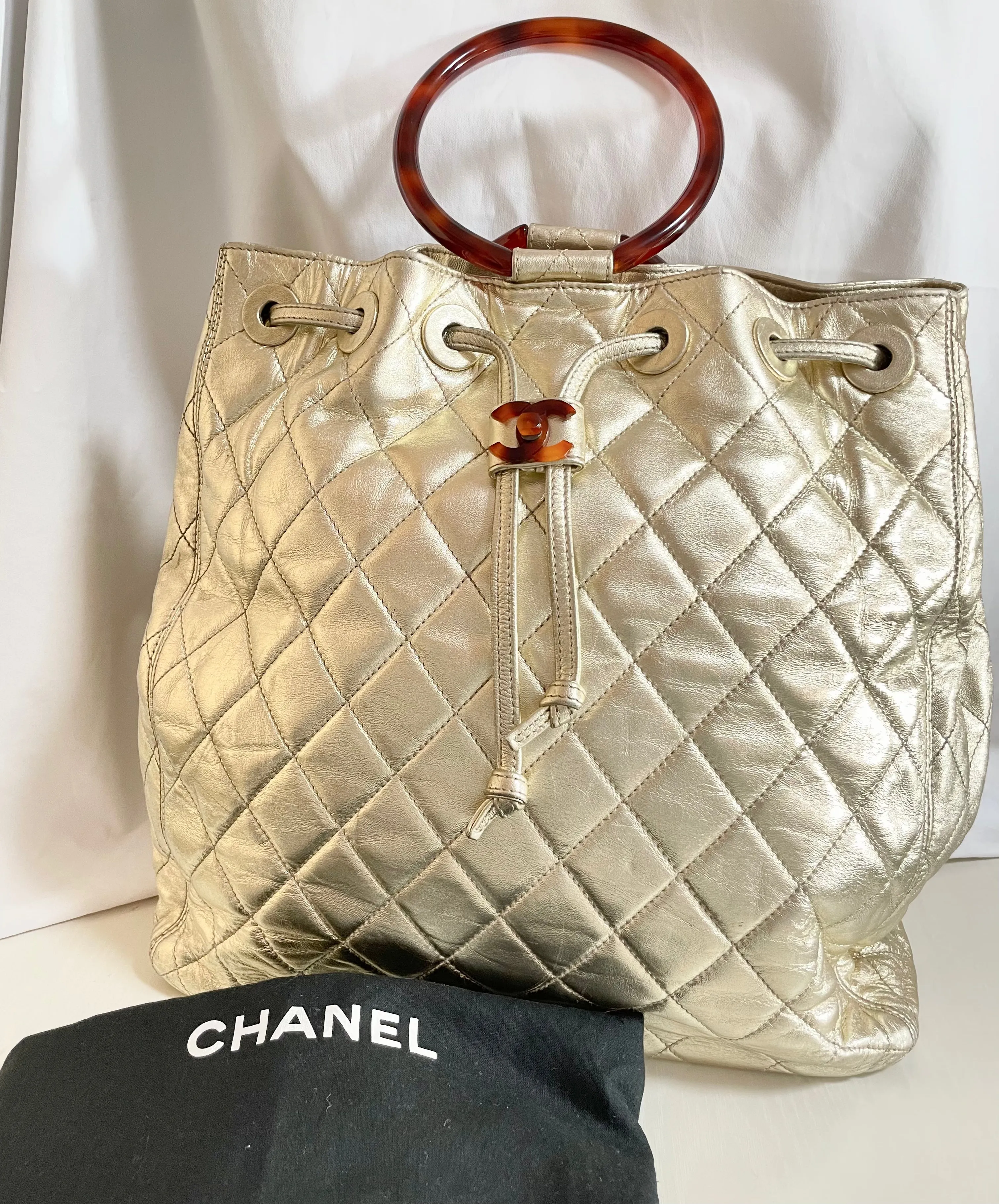 Vintage CHANEL campaign gold lamb leather hobo bucket bag with marble hoop handles and turn lock CC. 0412081