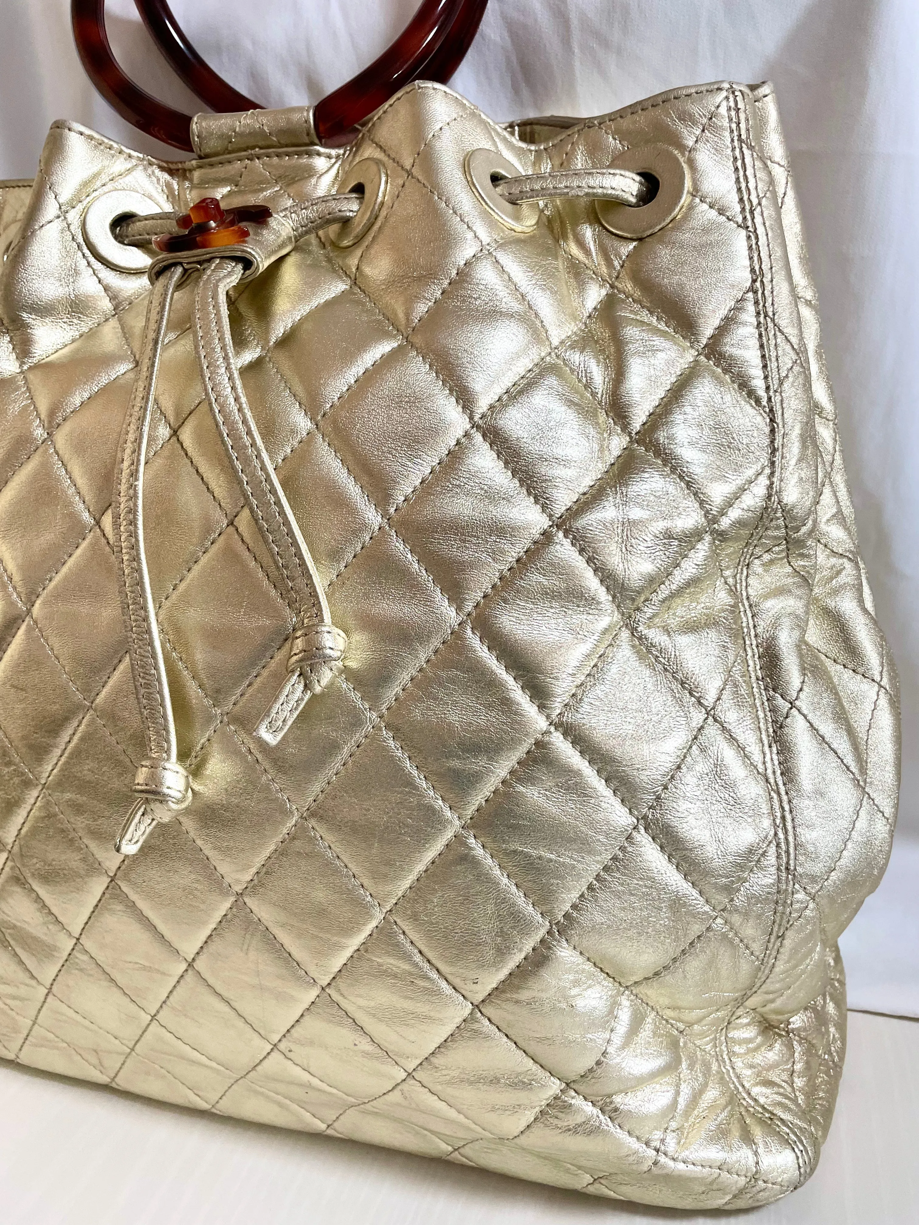 Vintage CHANEL campaign gold lamb leather hobo bucket bag with marble hoop handles and turn lock CC. 0412081