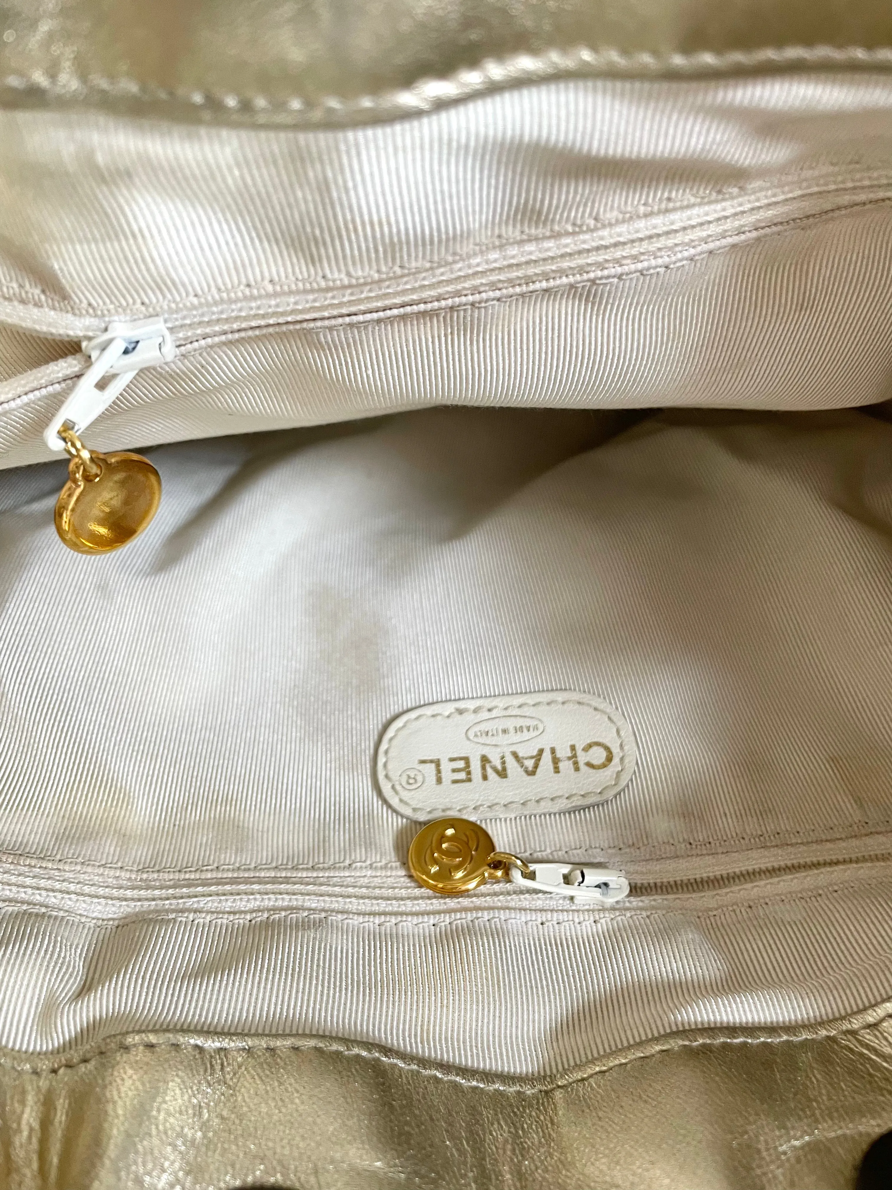 Vintage CHANEL campaign gold lamb leather hobo bucket bag with marble hoop handles and turn lock CC. 0412081