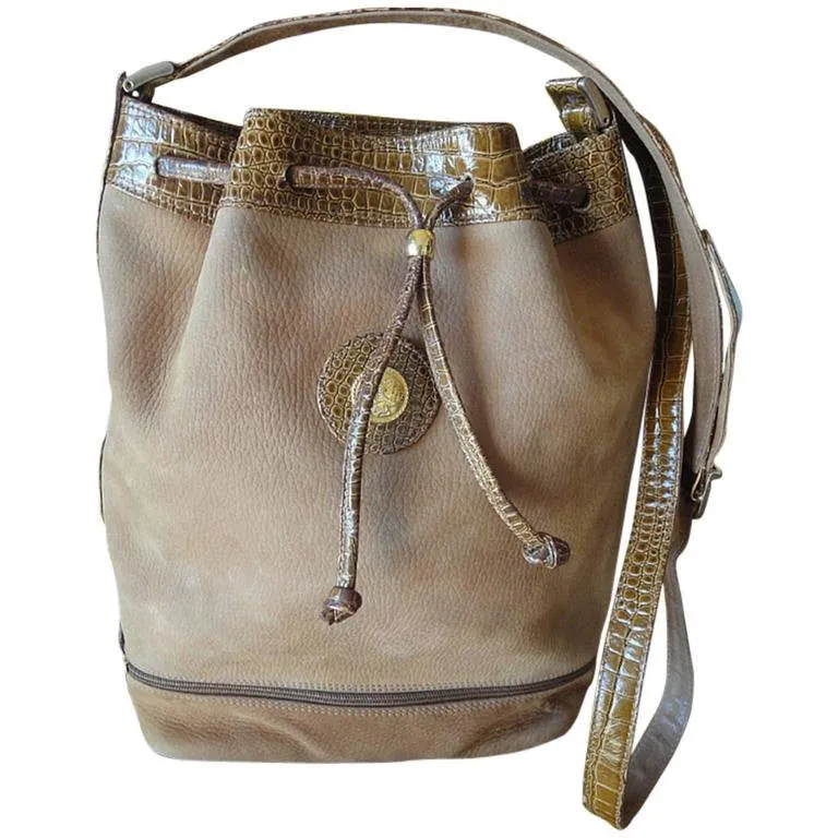 Vintage FENDI tan brown leather bucket hobo shoulder bag with croc embossed enamel leather trimmings and a golden logo charm. Unisex. 060711
