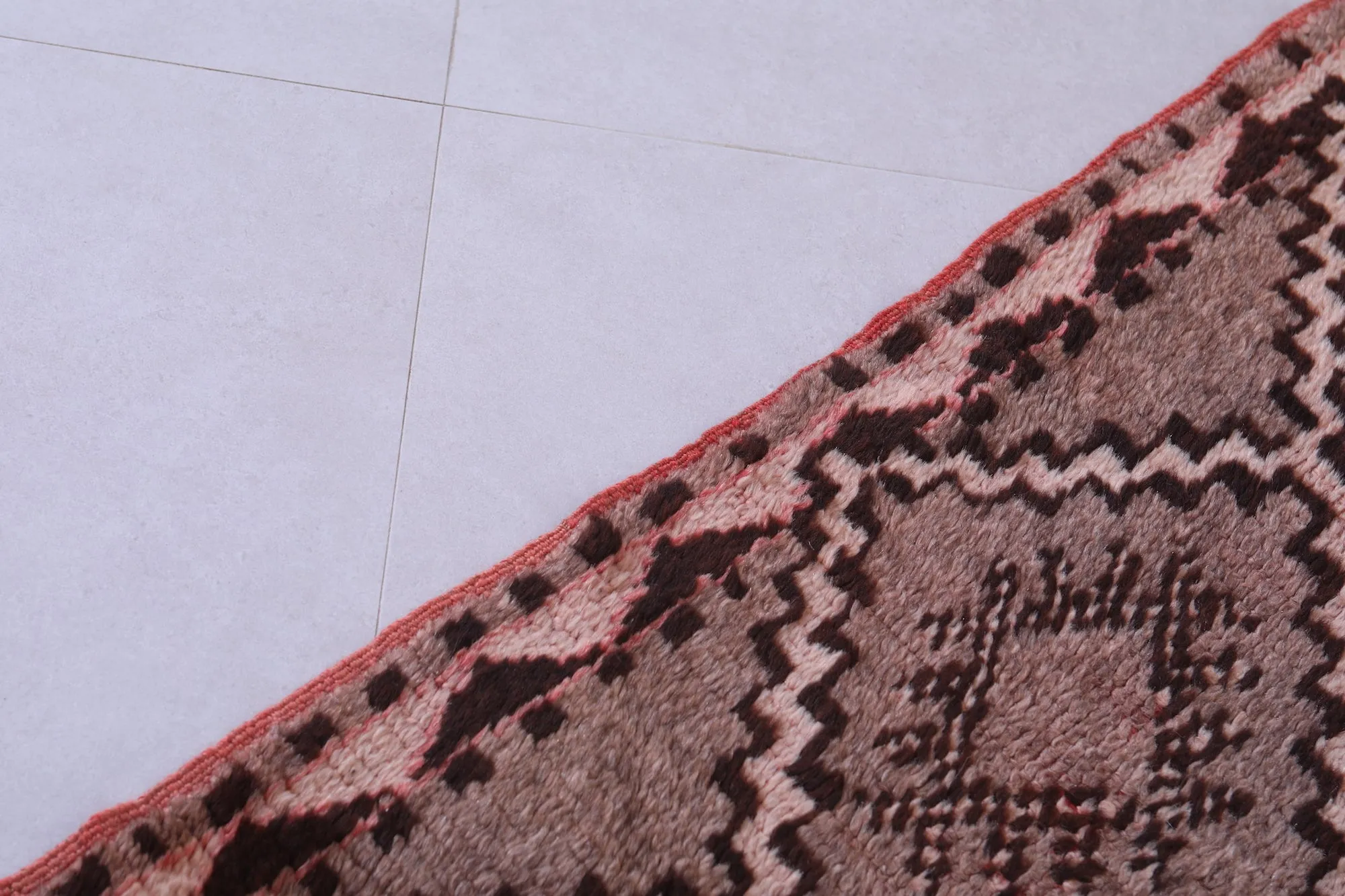 Vintage Moroccan Berber Rug 4.1 X 6.8 Feet – Geometric Diamond Design