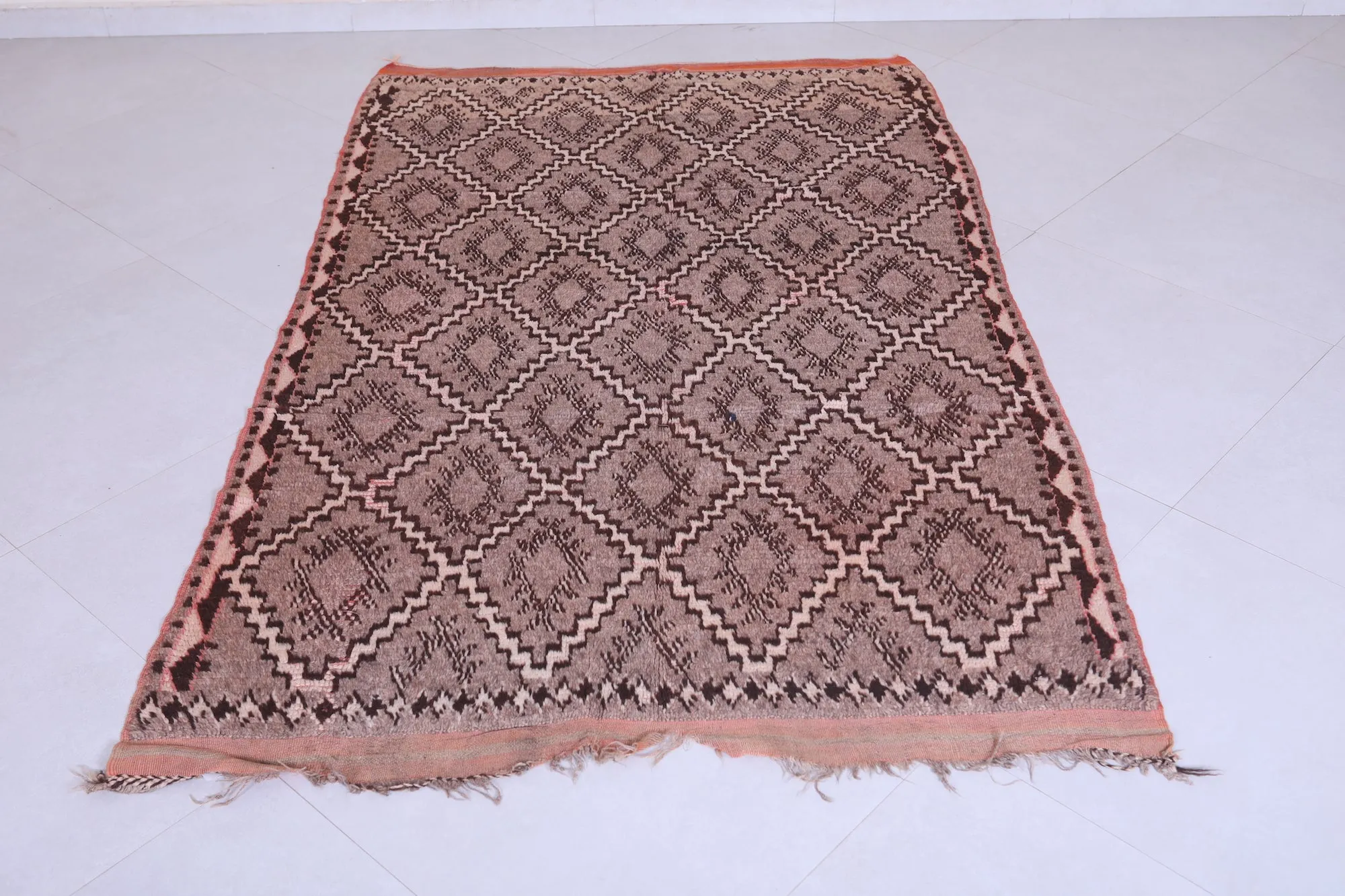Vintage Moroccan Berber Rug 4.1 X 6.8 Feet – Geometric Diamond Design