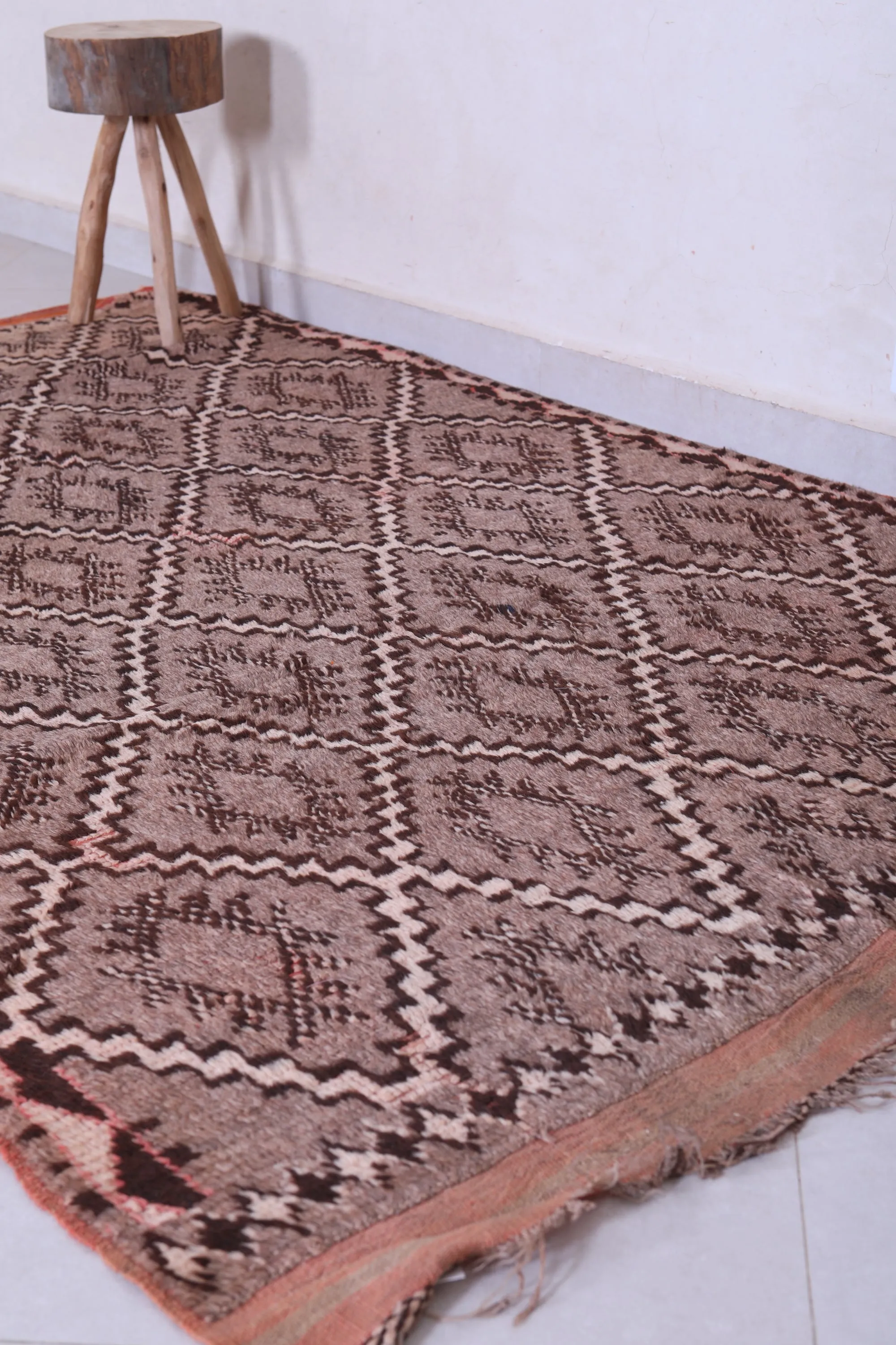 Vintage Moroccan Berber Rug 4.1 X 6.8 Feet – Geometric Diamond Design