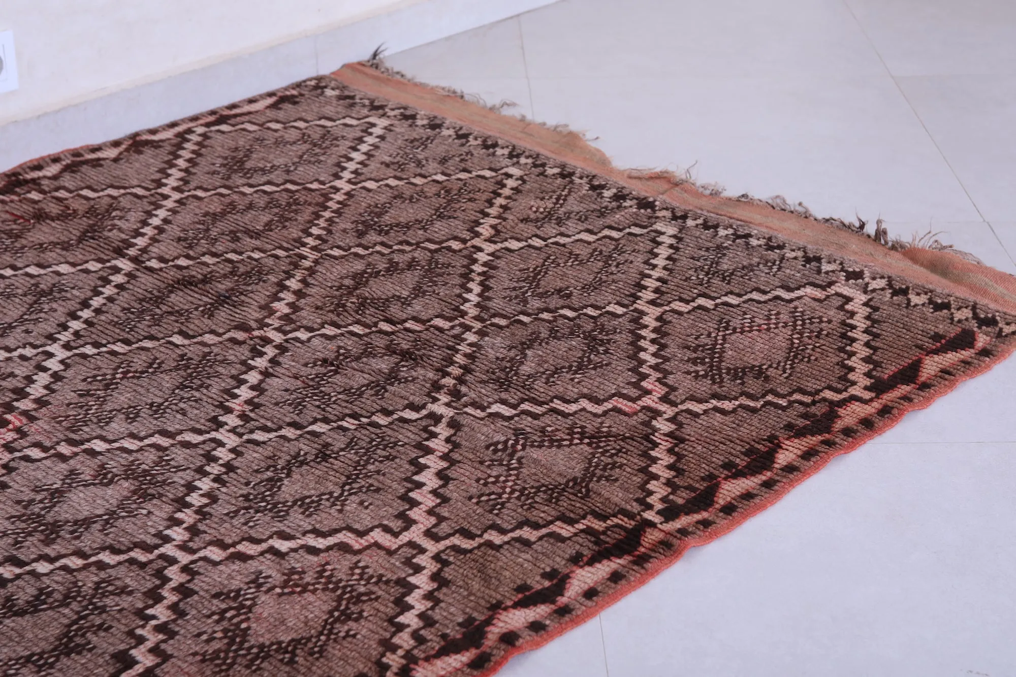 Vintage Moroccan Berber Rug 4.1 X 6.8 Feet – Geometric Diamond Design