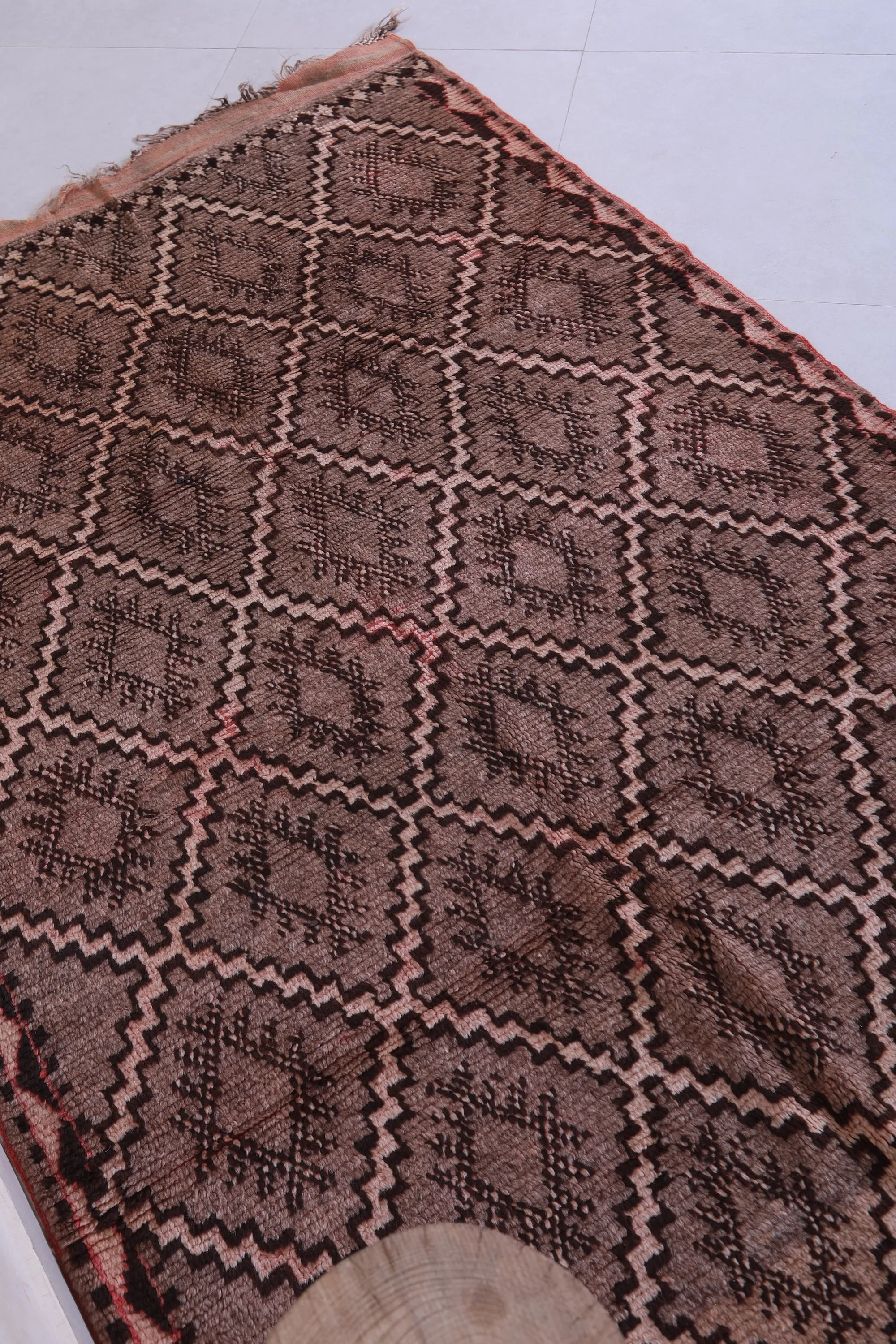 Vintage Moroccan Berber Rug 4.1 X 6.8 Feet – Geometric Diamond Design