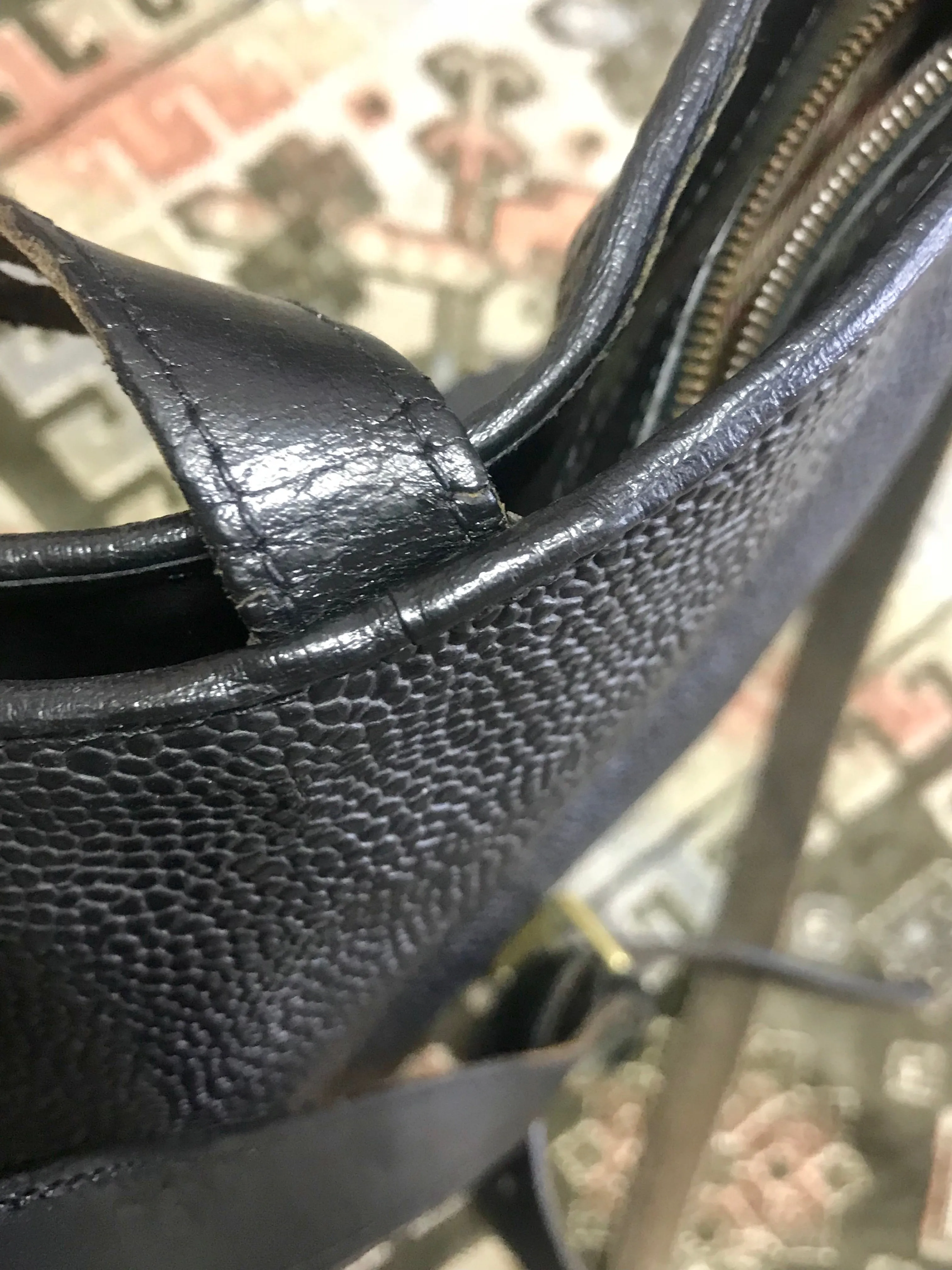 Vintage Mulberry hobo bucket black scotchgrain hobo shoulder bag with leather strap. Unisex use for daily use.