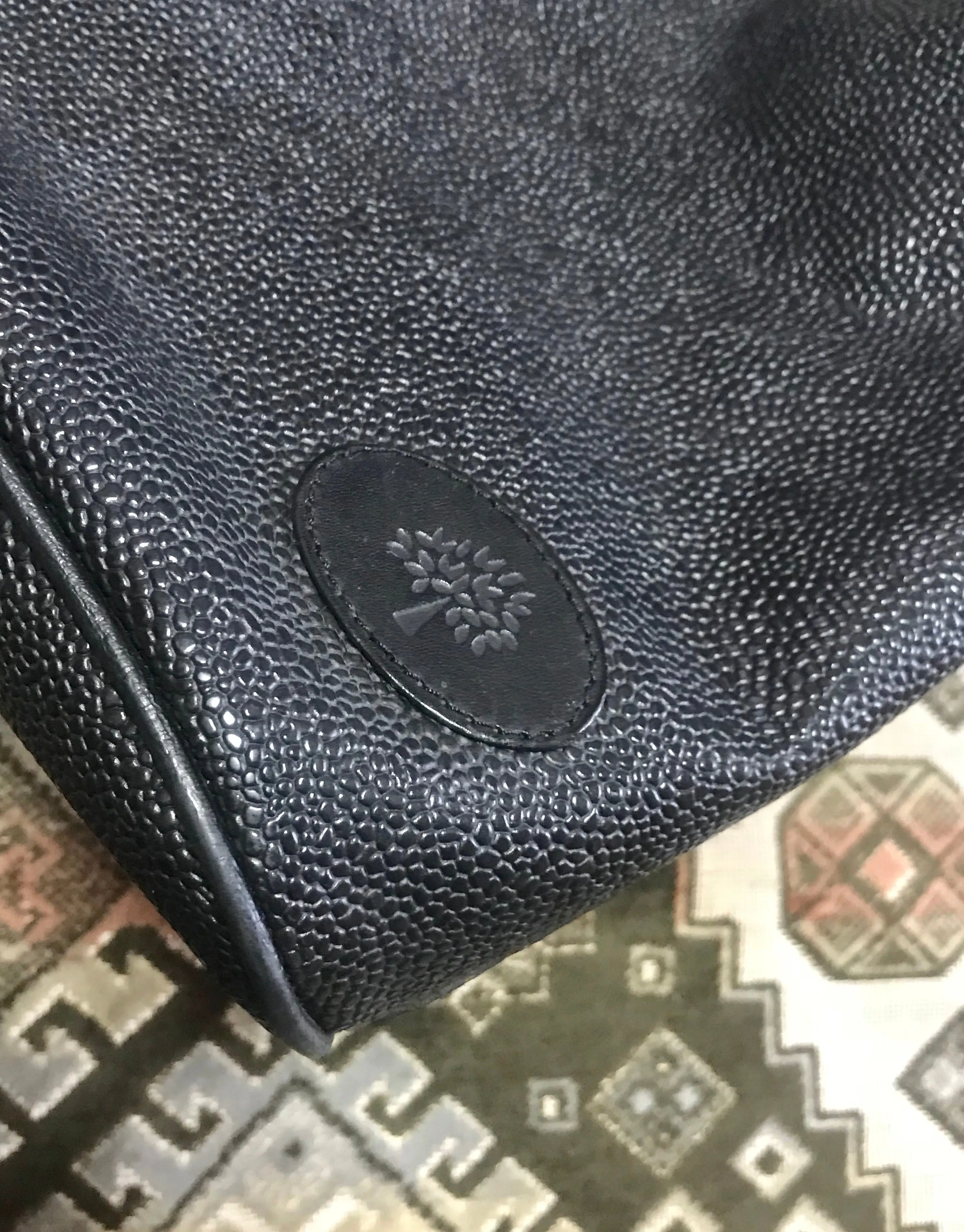 Vintage Mulberry hobo bucket black scotchgrain hobo shoulder bag with leather strap. Unisex use for daily use.