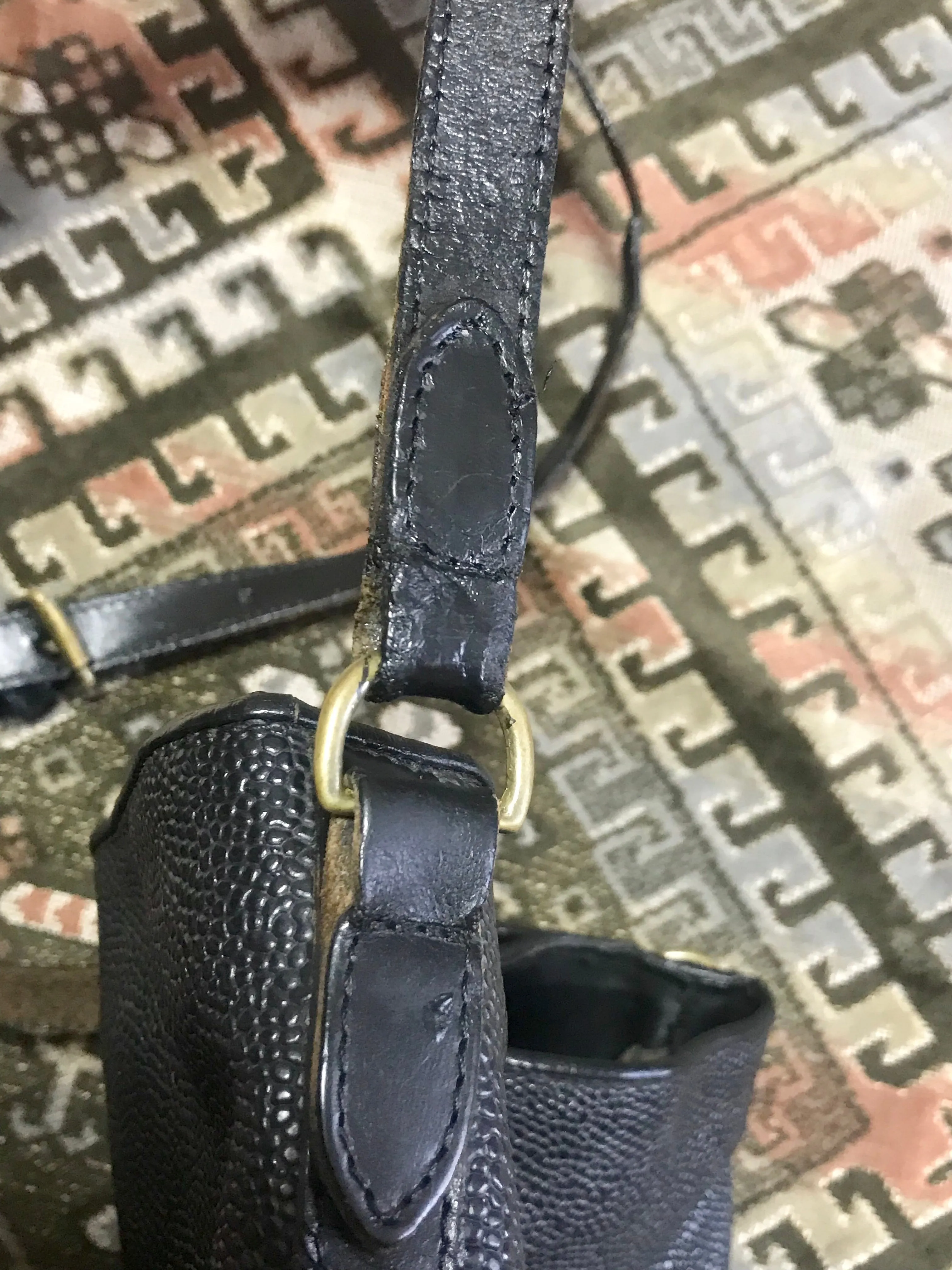 Vintage Mulberry hobo bucket black scotchgrain hobo shoulder bag with leather strap. Unisex use for daily use.