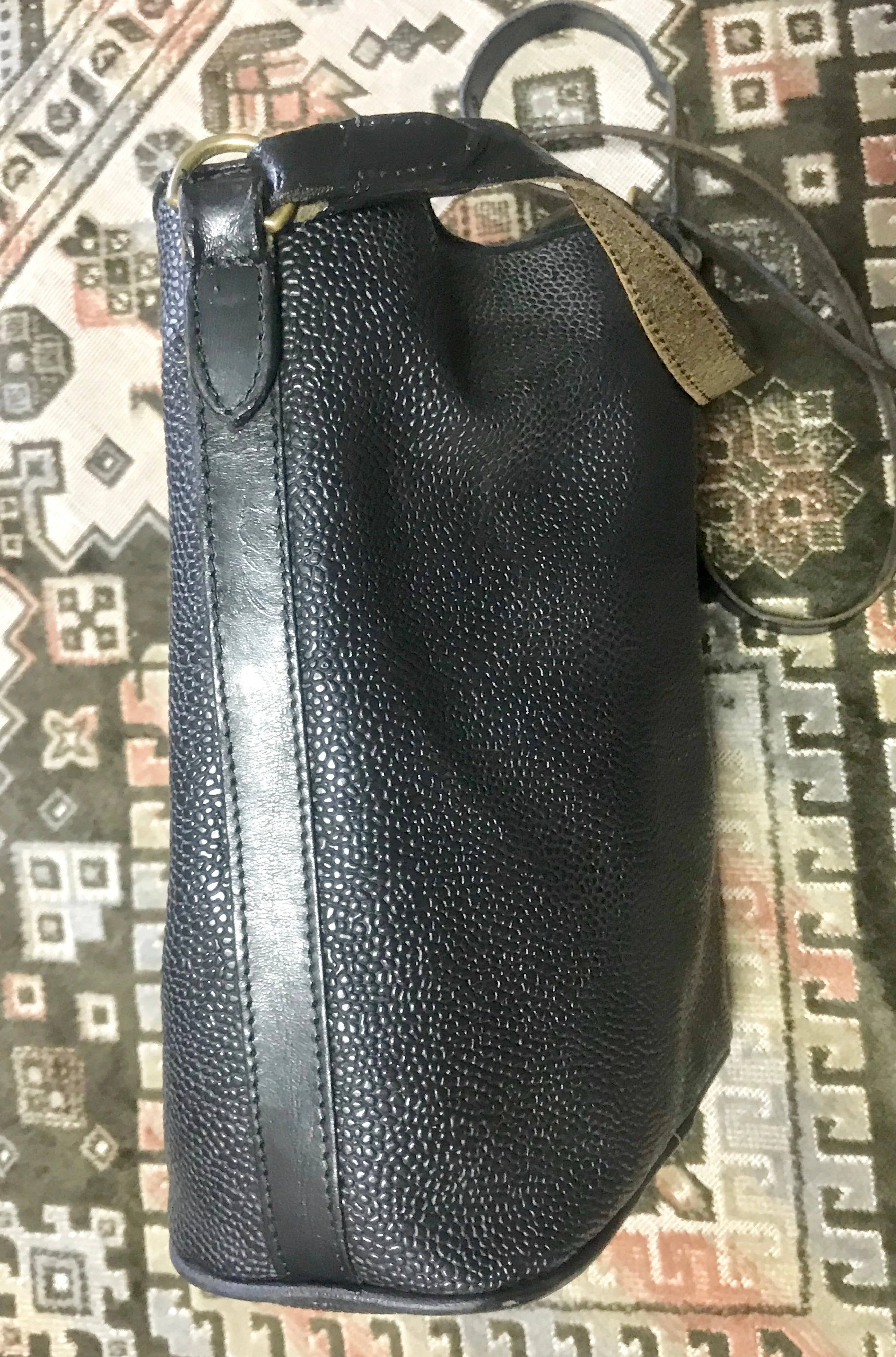 Vintage Mulberry hobo bucket black scotchgrain hobo shoulder bag with leather strap. Unisex use for daily use.