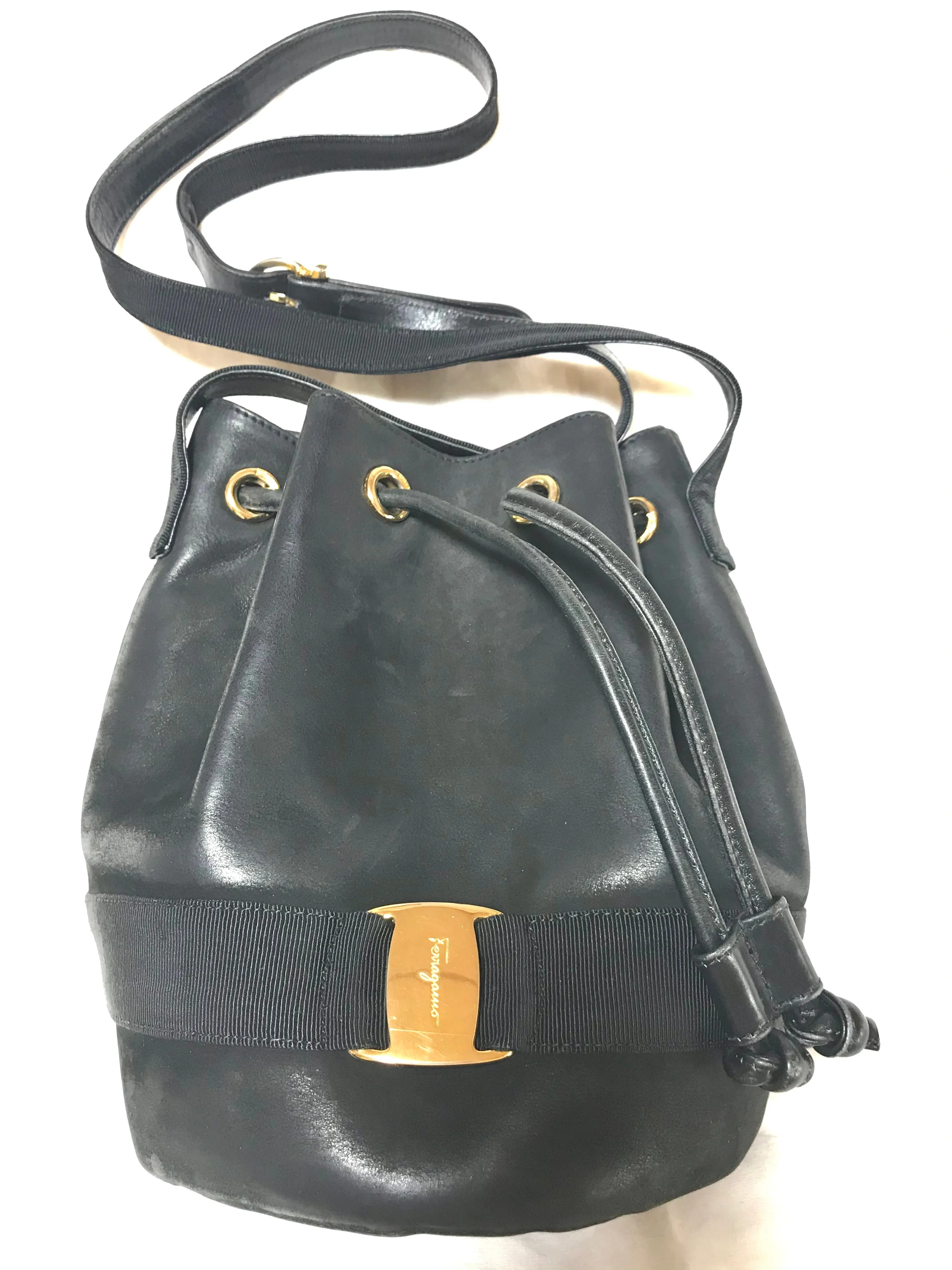 Vintage Salvatore Ferragamo black leather hobo style shoulder bag with vara logo motif and drawstrings. Classic bag for daily use. 050317r1